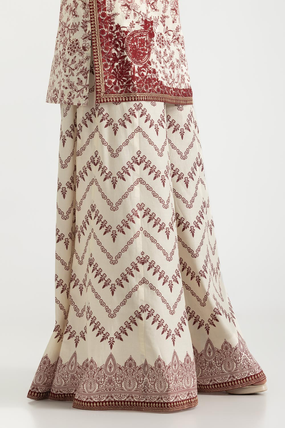 3PC Cross Hatch Printed Suit With Embroidered