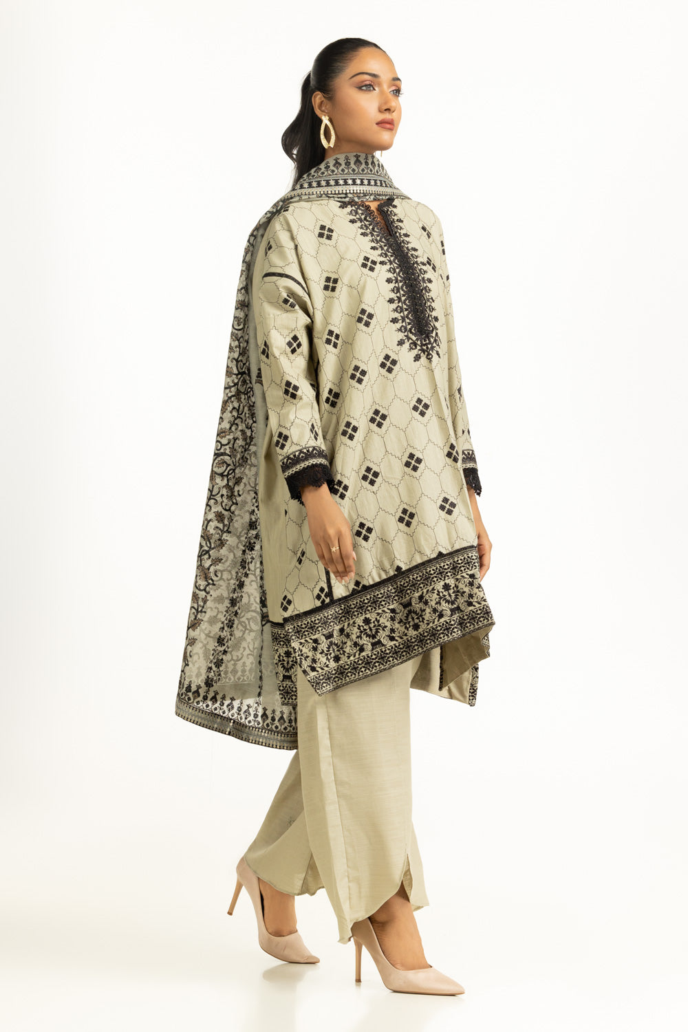 3PC Khaddar Embroidered Suit