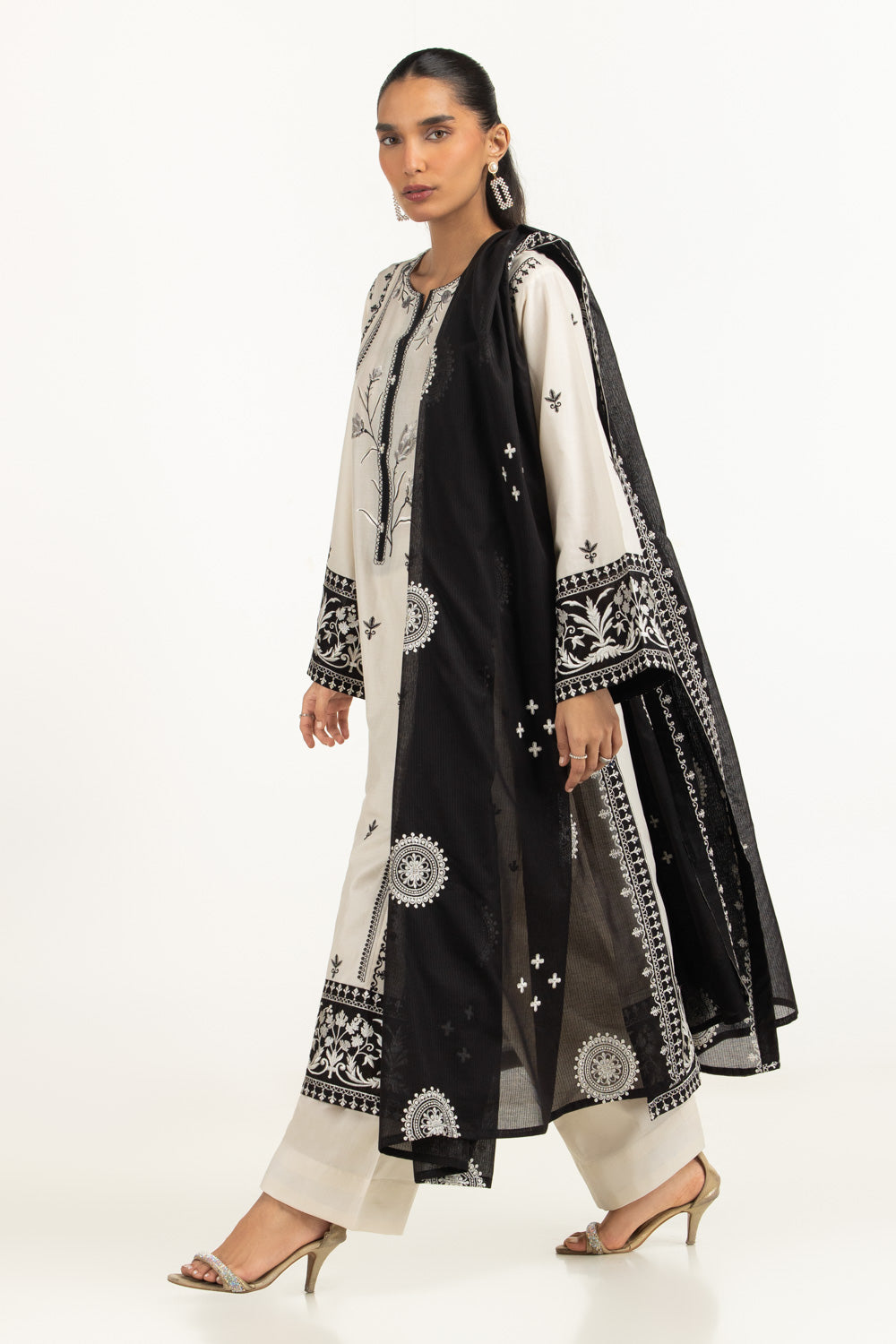 3PC Lawn Embroidered Suit