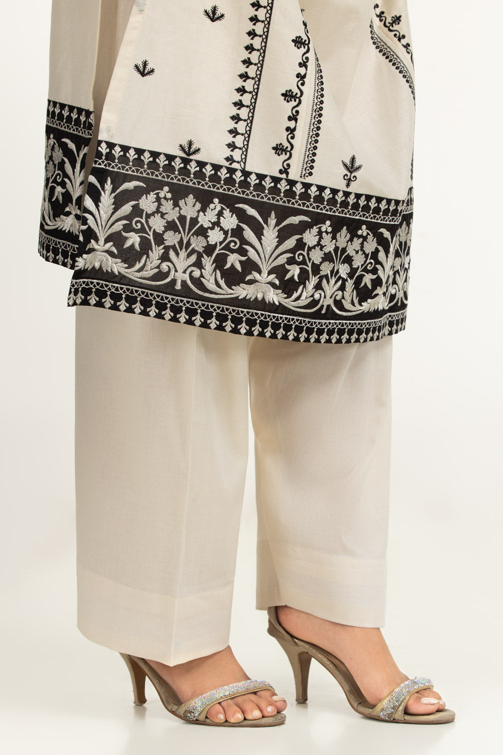 3PC Lawn Embroidered Suit