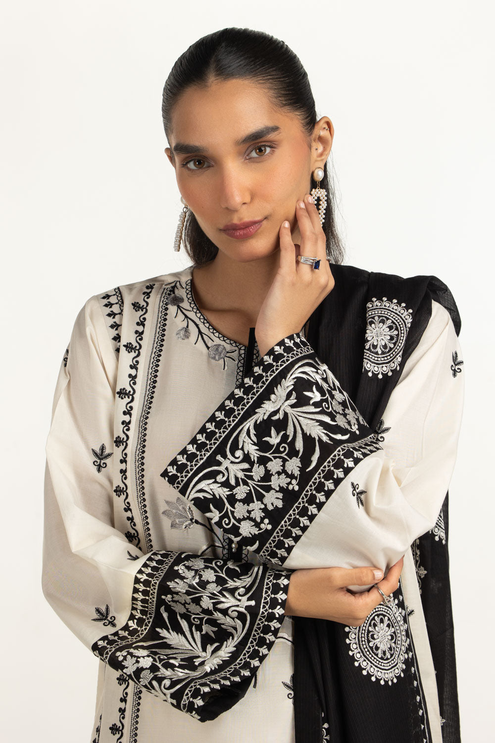 3PC Lawn Embroidered Suit