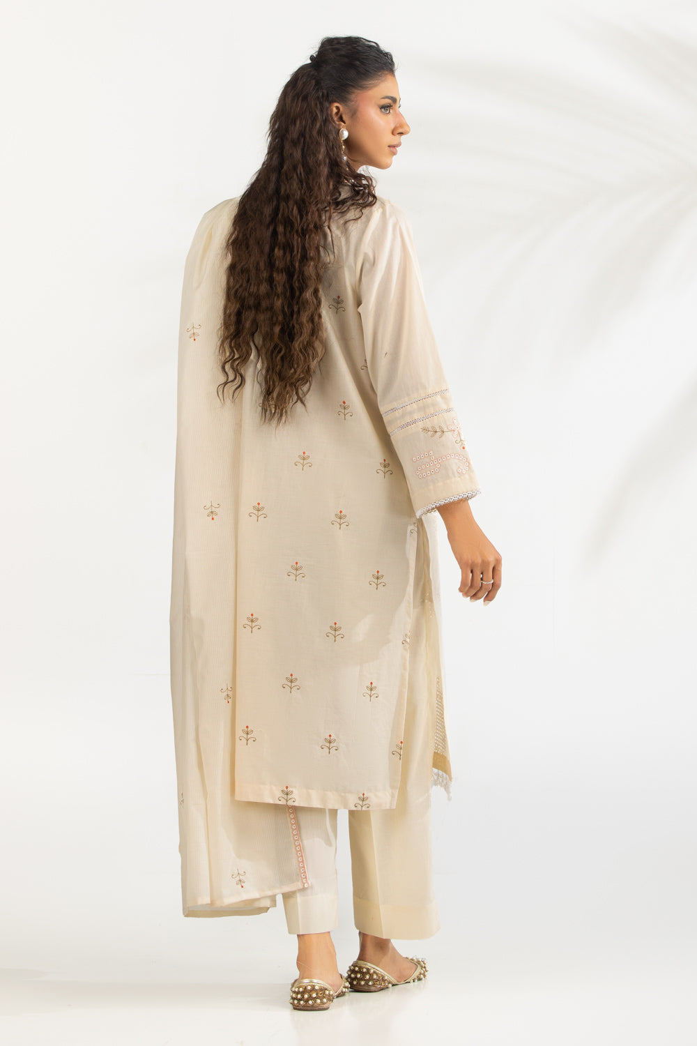 3PC Lawn Embroidered Suit