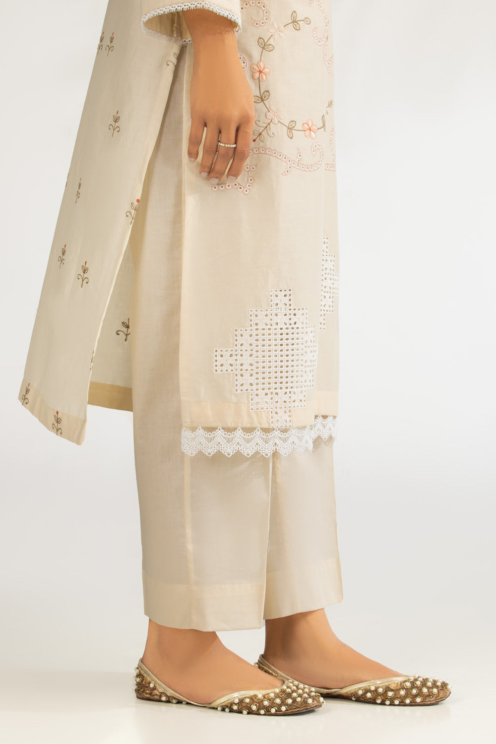 3PC Lawn Embroidered Suit