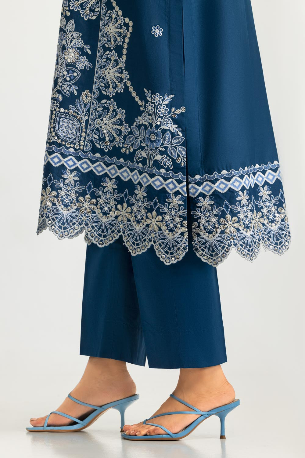 3PC Lawn Embroidered Suit