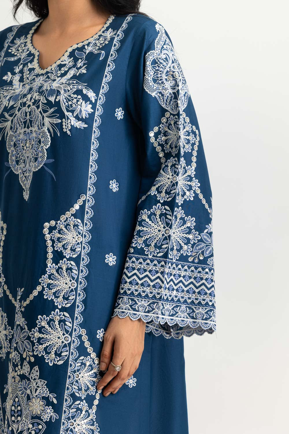 3PC Lawn Embroidered Suit