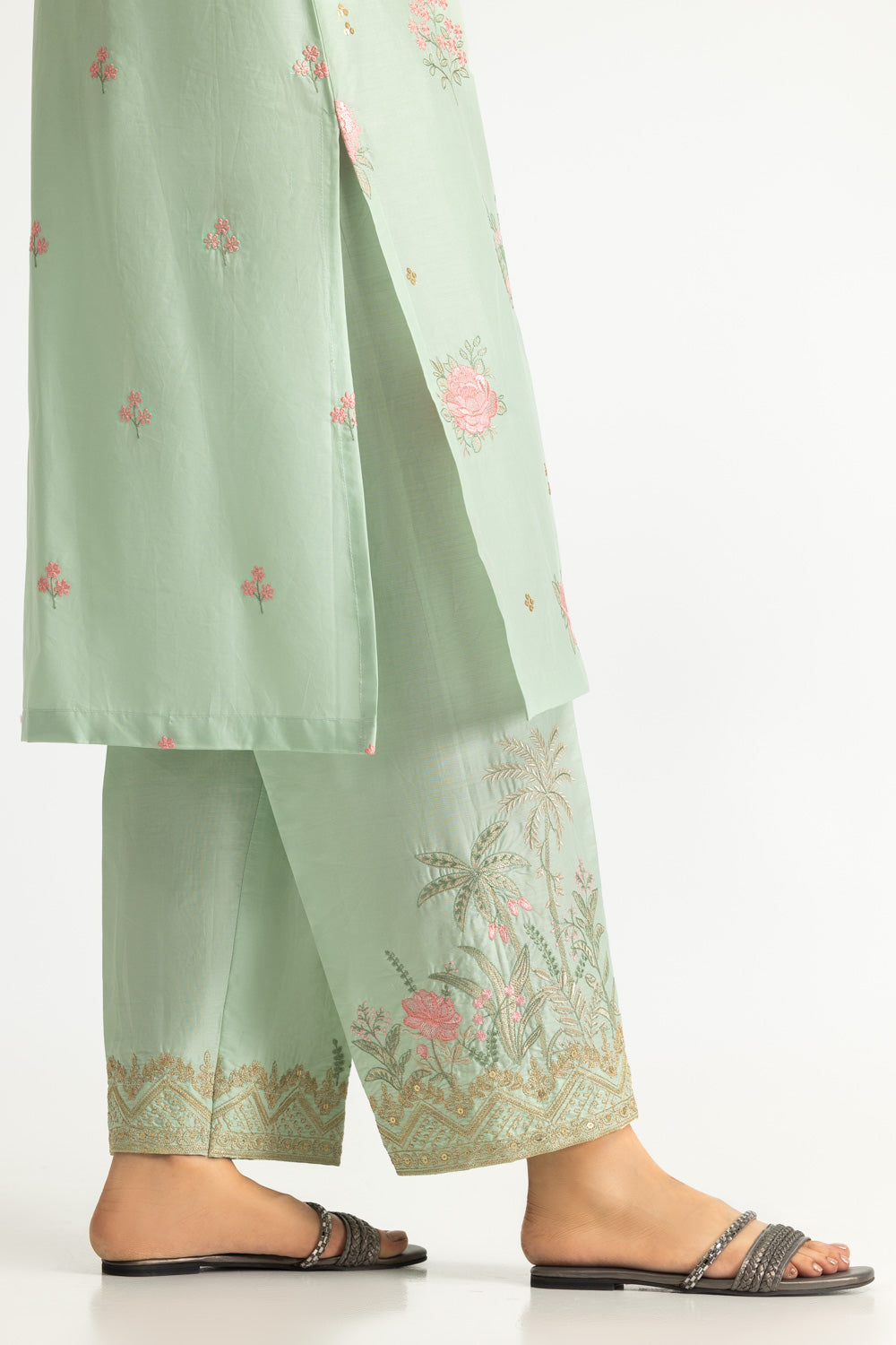 3PC Lawn Zari And Sequins Embroidered Suit With Chiffon Embroidered Dupatta