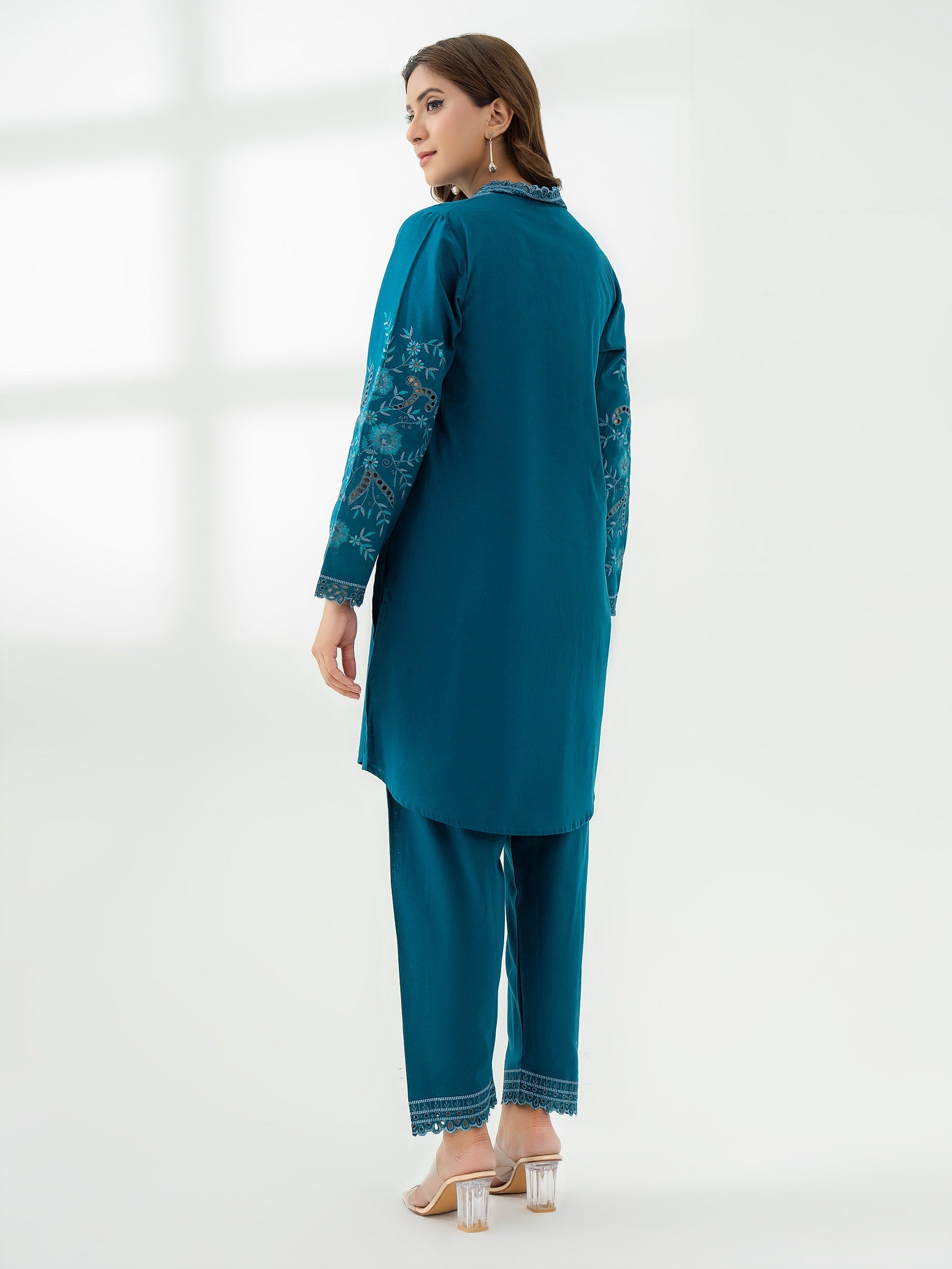 2 Piece Khaddar Suit-Embroidered (Pret)