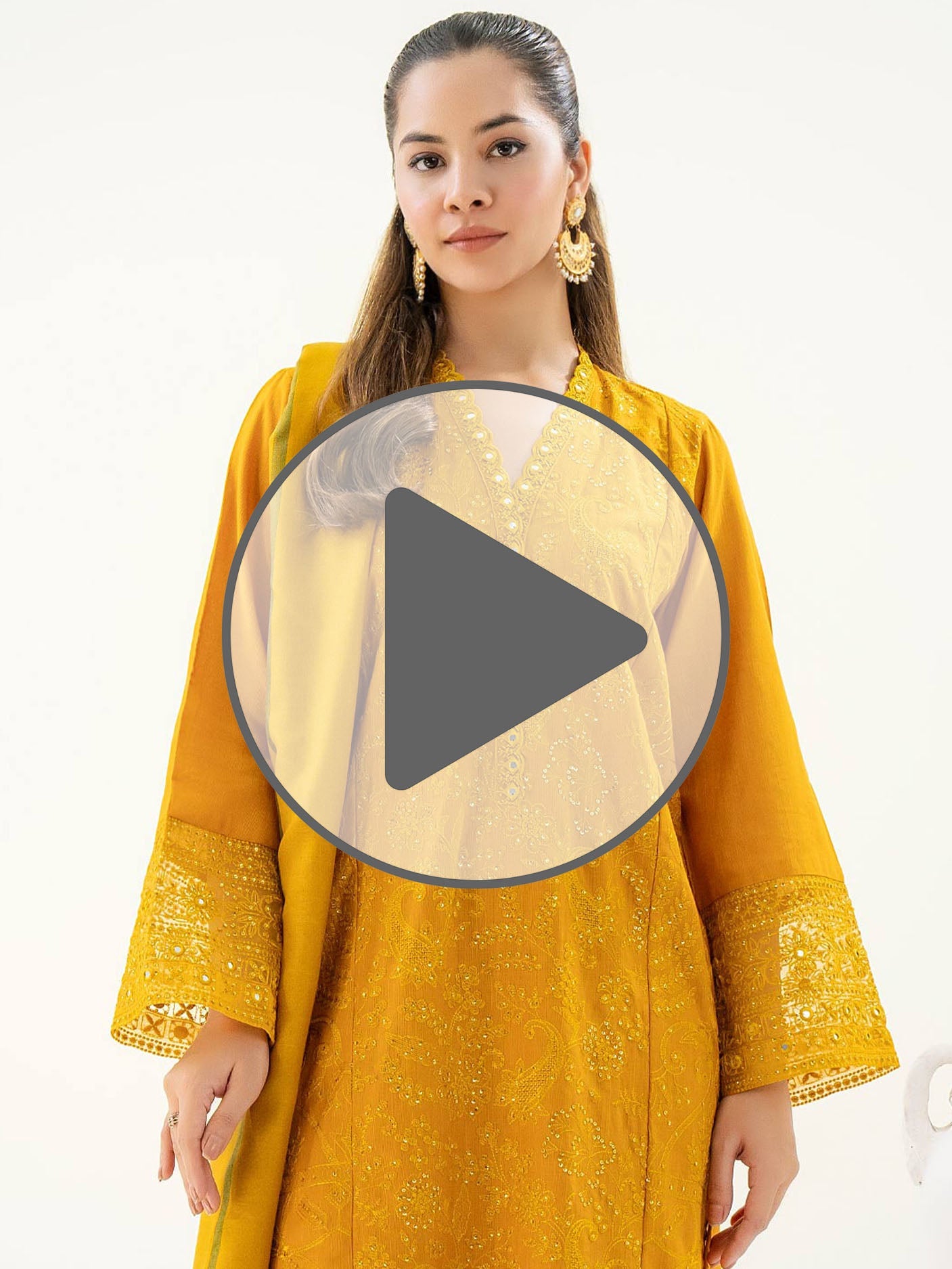 3 Piece Khaddar Suit-Embroidered (Pret)