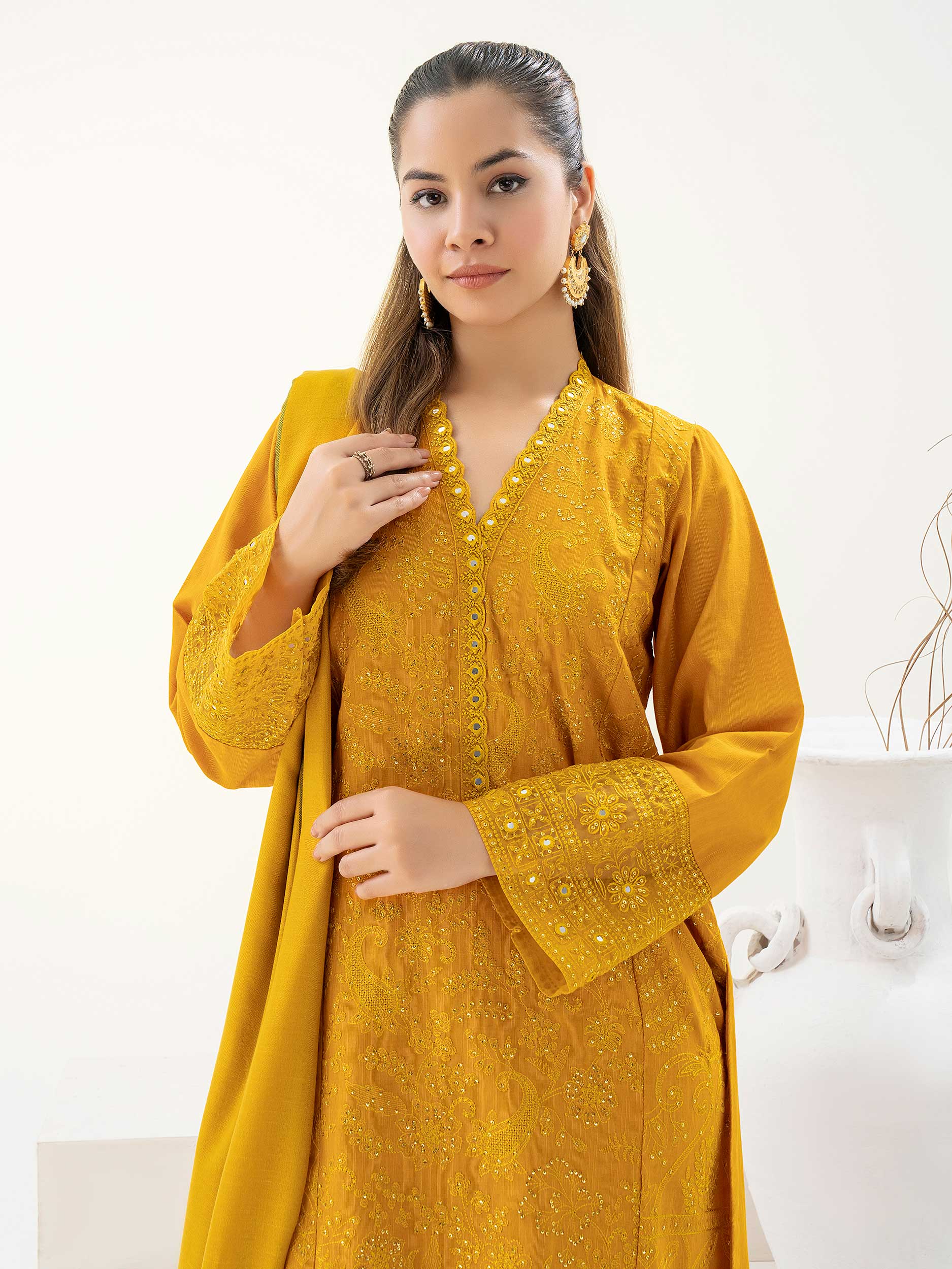 3 Piece Khaddar Suit-Embroidered (Pret)