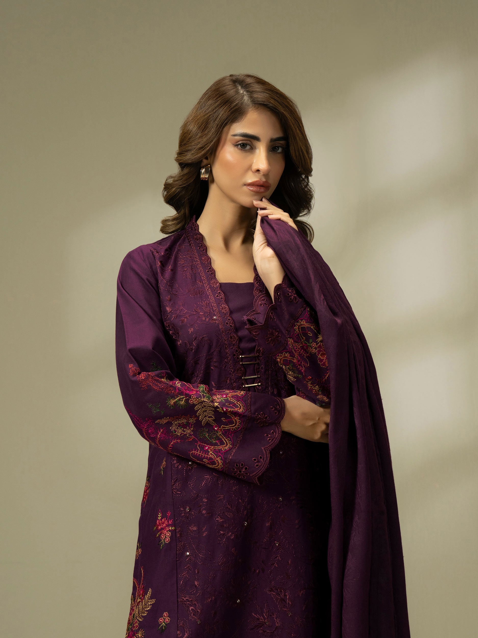 3 Piece Khaddar Suit-Embroidered (Pret)