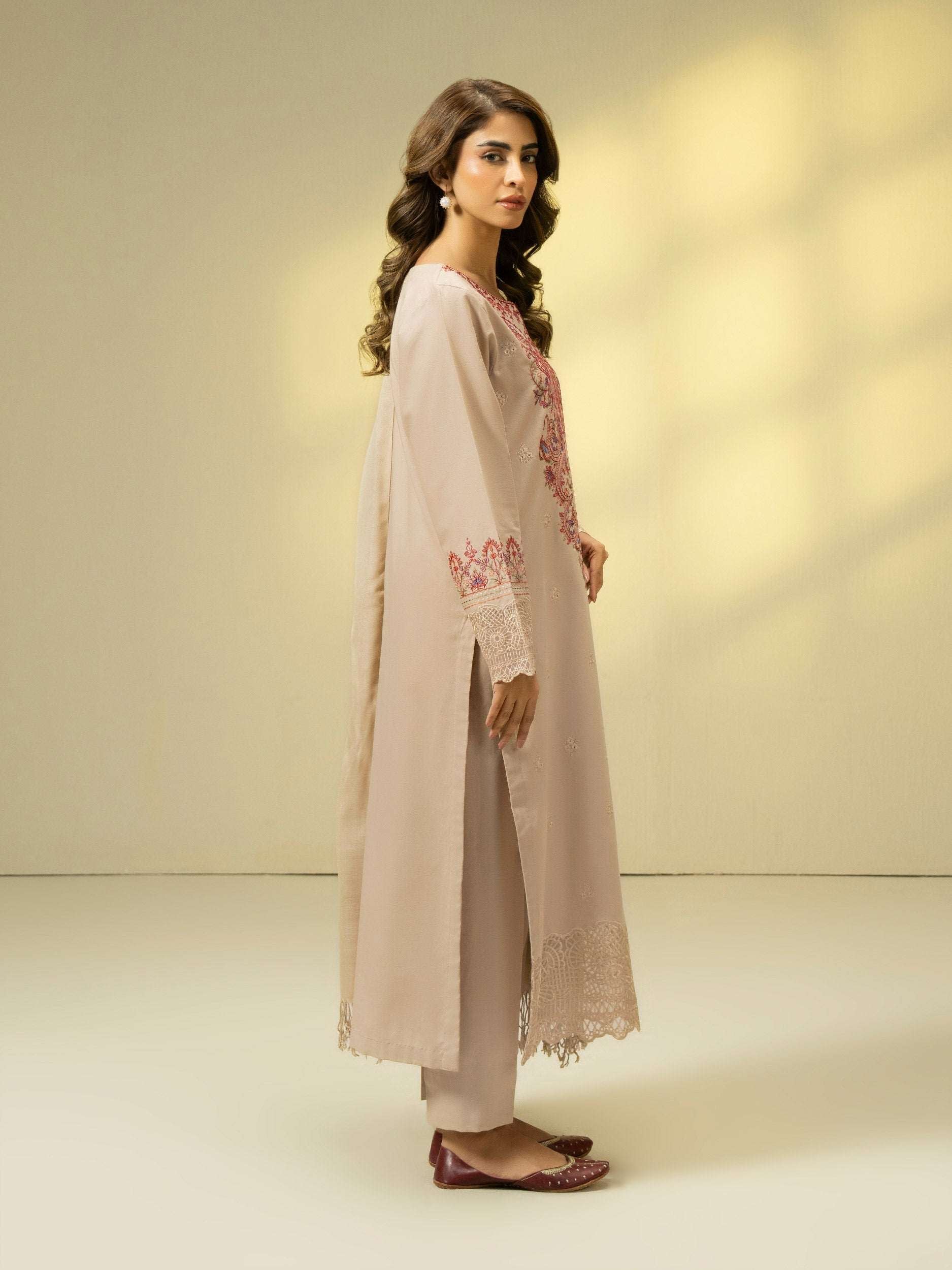 3 Piece Khaddar Suit-Embroidered (Pret)