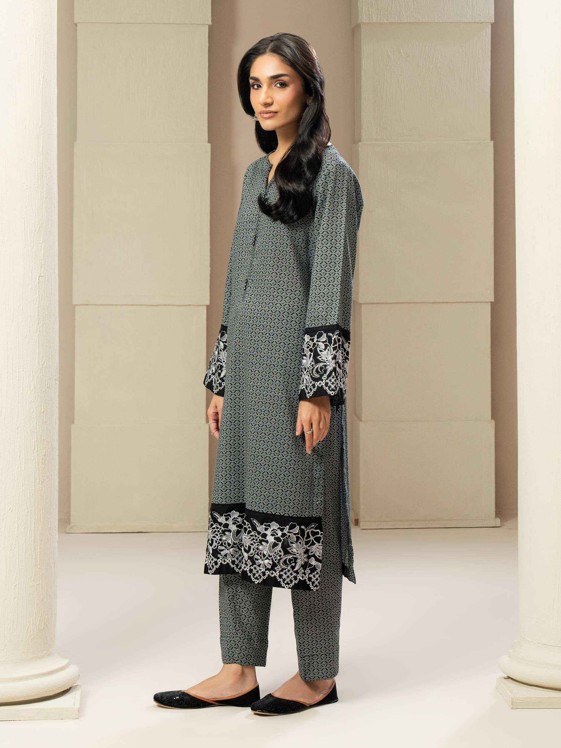 2 Piece Khaddar Suit-Embroidered (Pret)