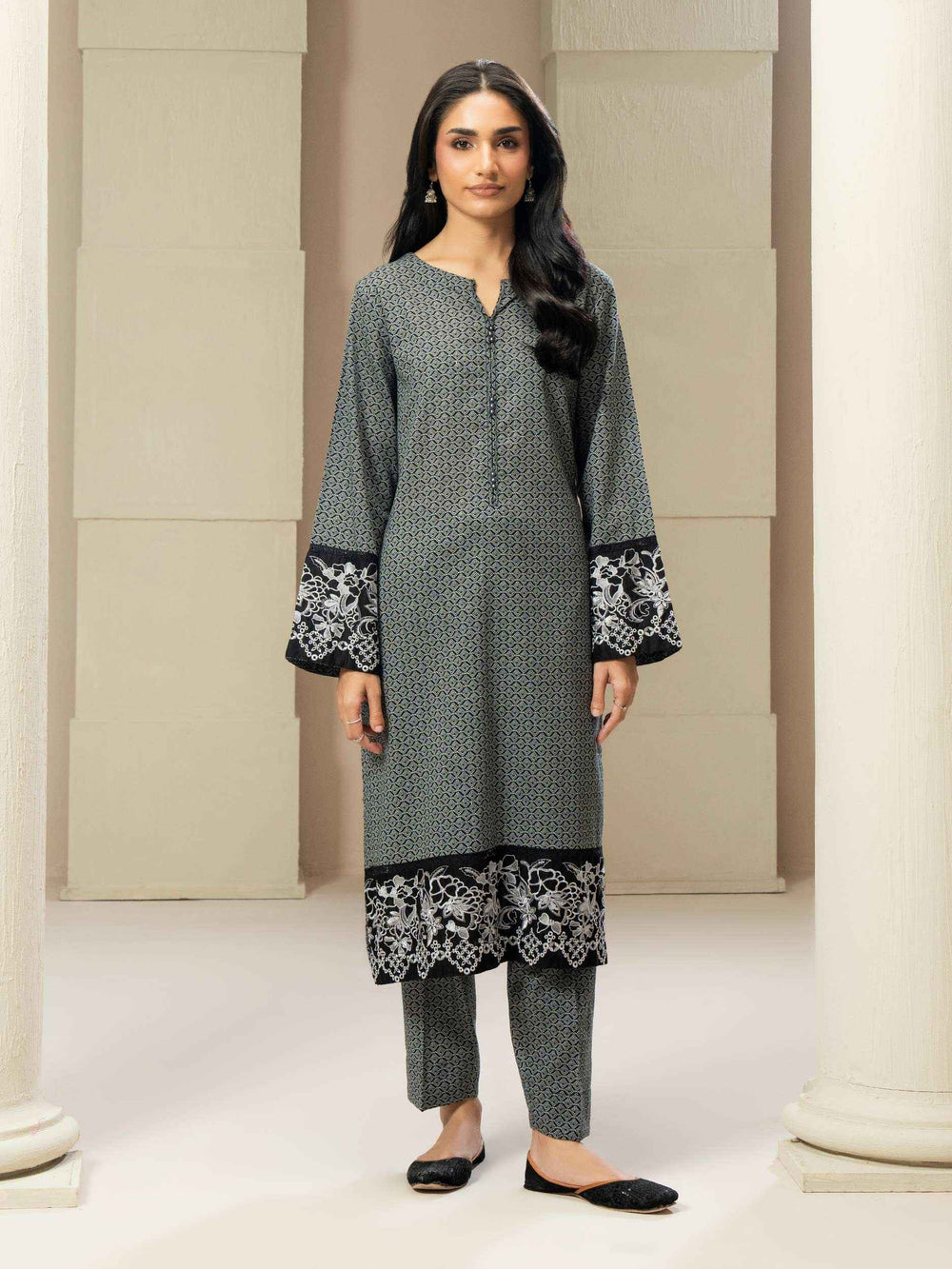2 Piece Khaddar Suit-Embroidered (Pret)