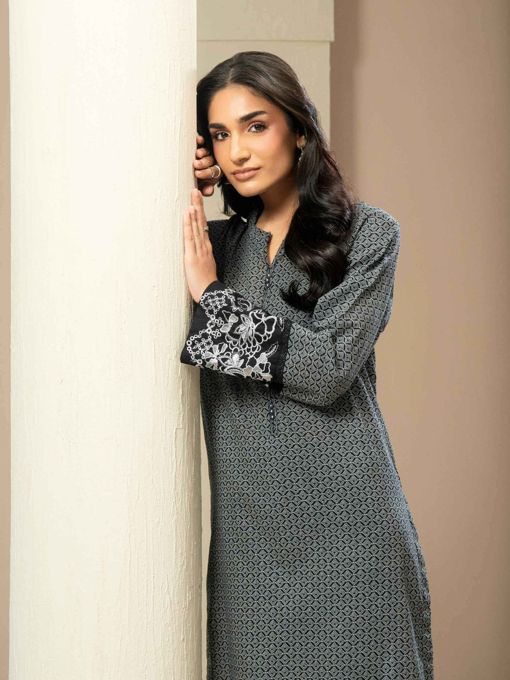 2 Piece Khaddar Suit-Embroidered (Pret)