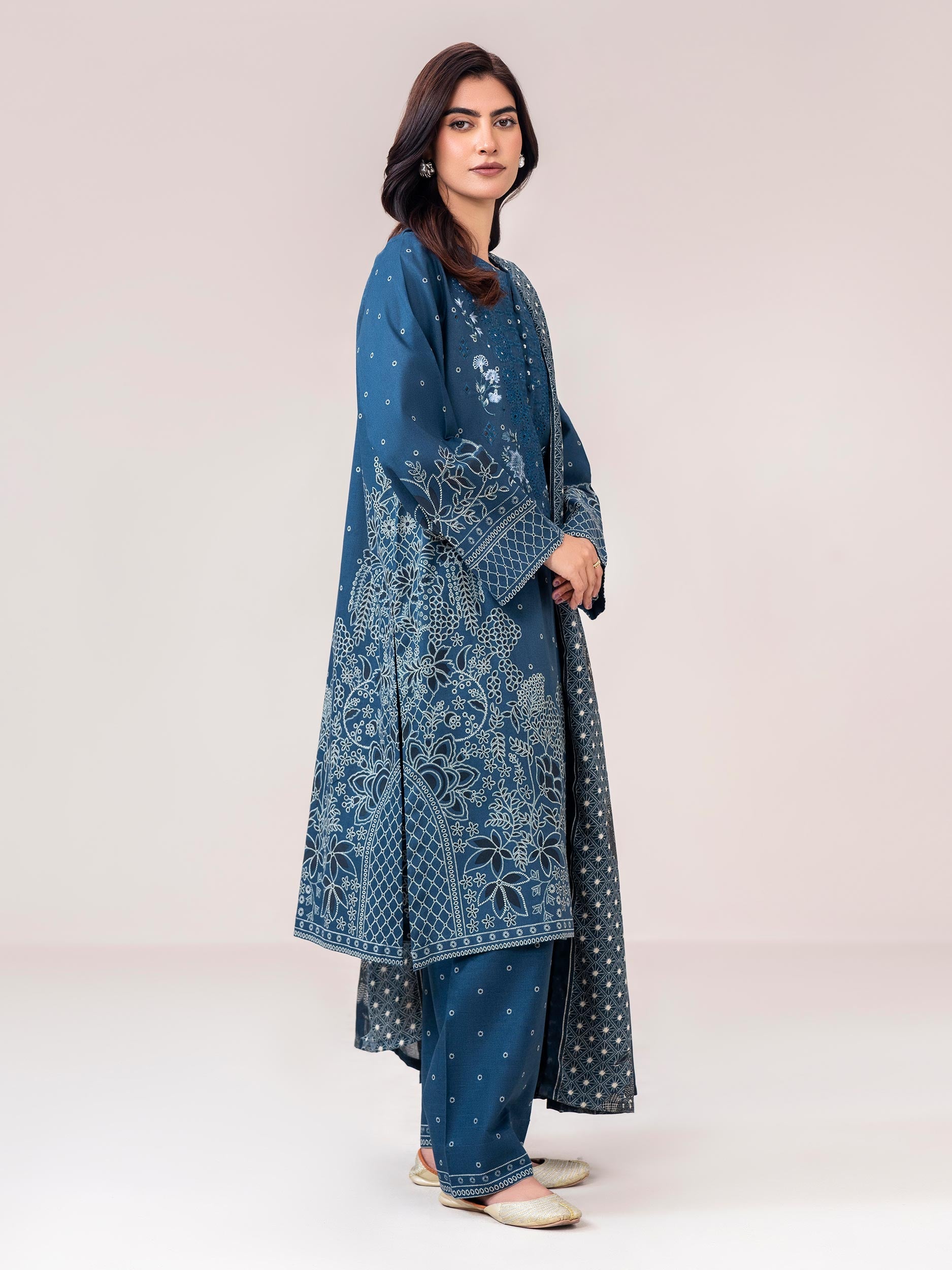 3 Piece Khaddar Suit- Embroidered (Pret)
