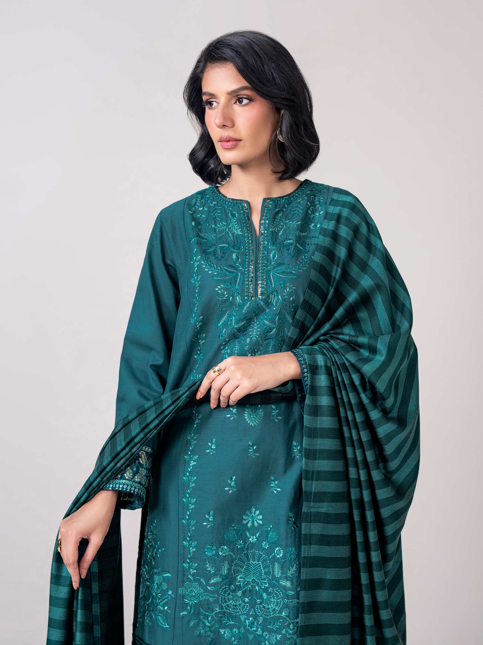3 Piece Khaddar Suit- Embroidered (Pret)