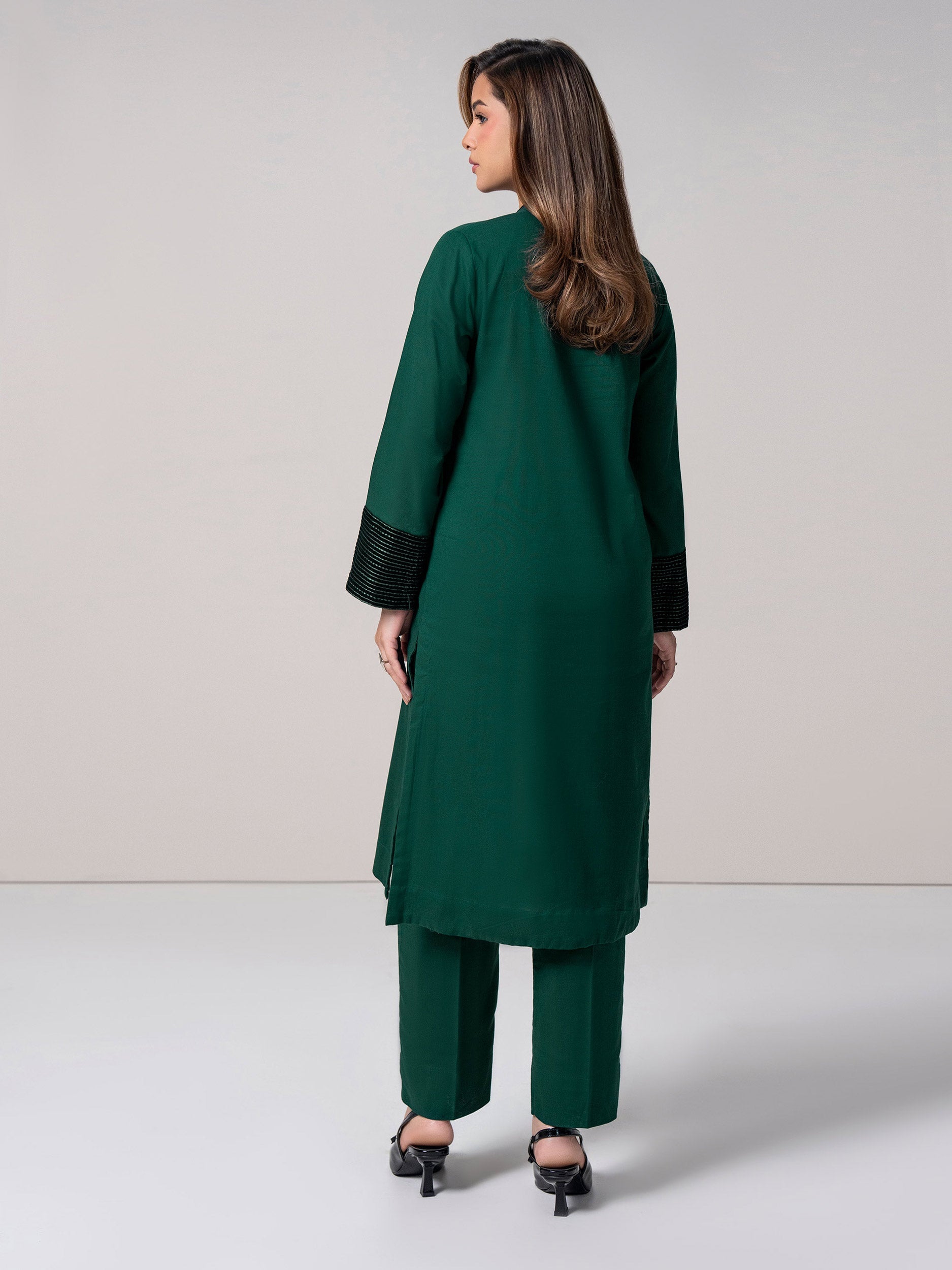 2 Piece Khaddar Suit- Embroidered (Pret)