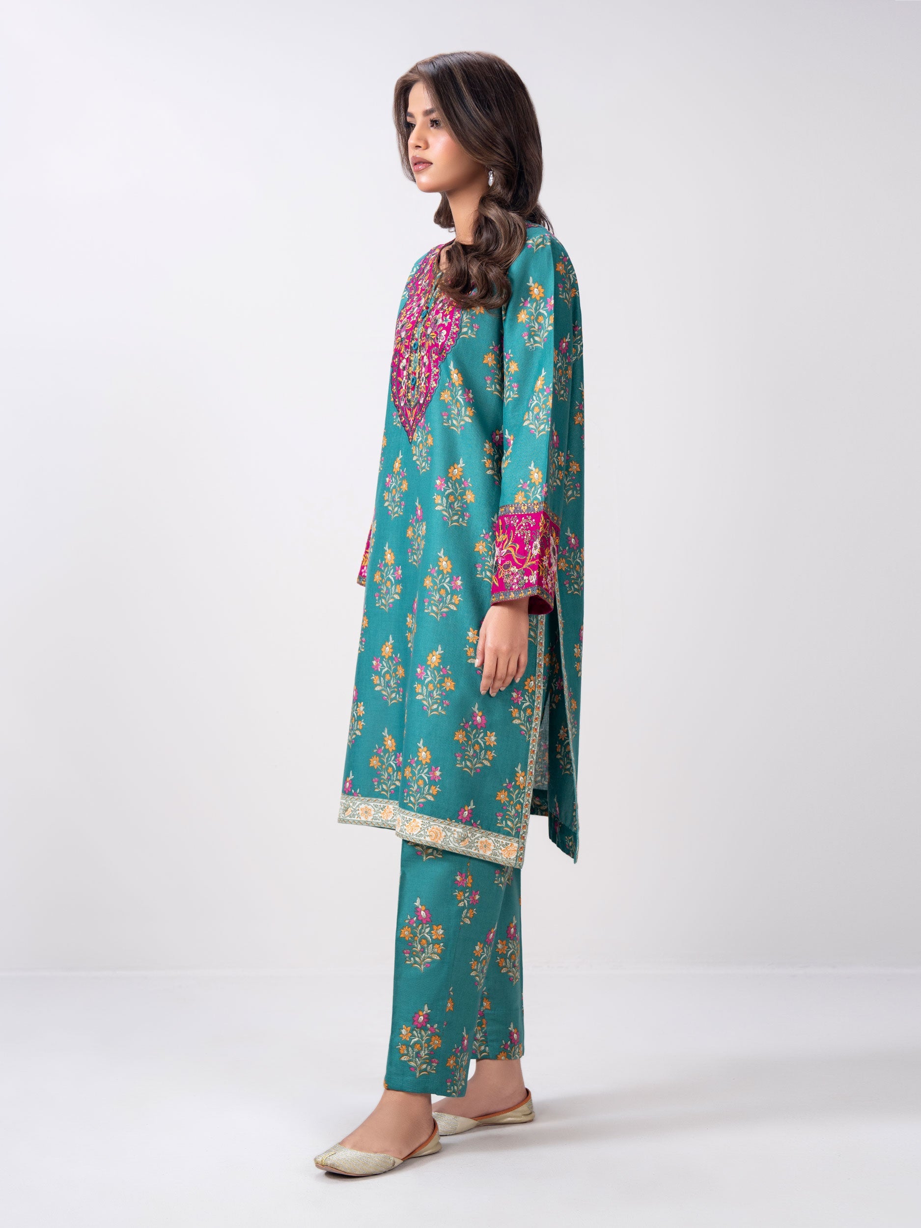 2 Piece Khaddar Suit- Embroidered (Pret)