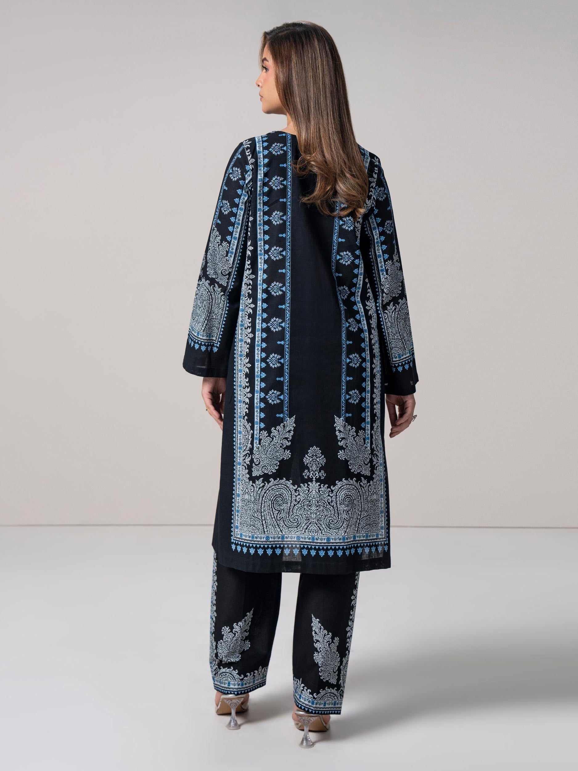2 Piece Khaddar Suit- Embroidered (Pret)