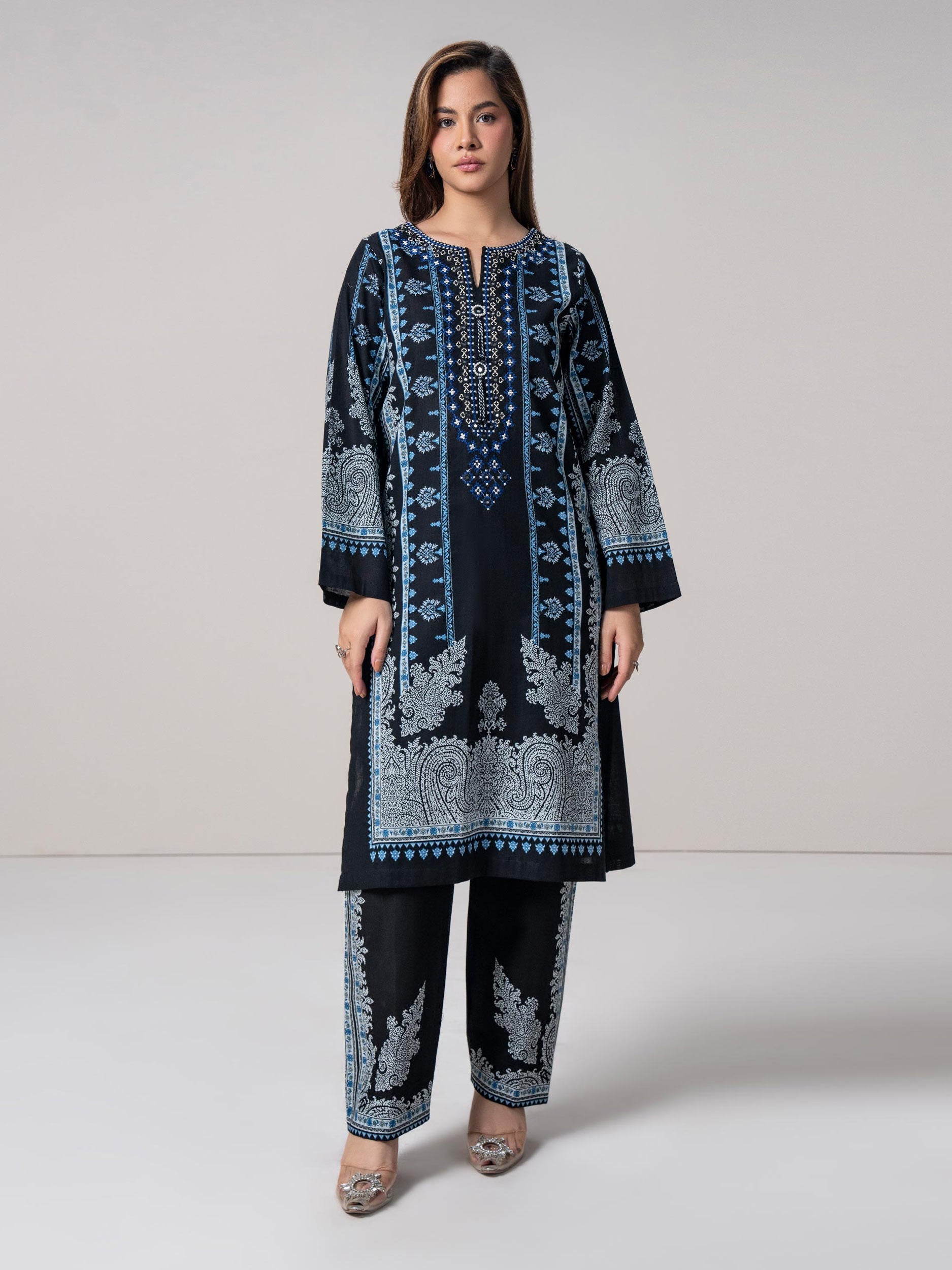2 Piece Khaddar Suit- Embroidered (Pret)