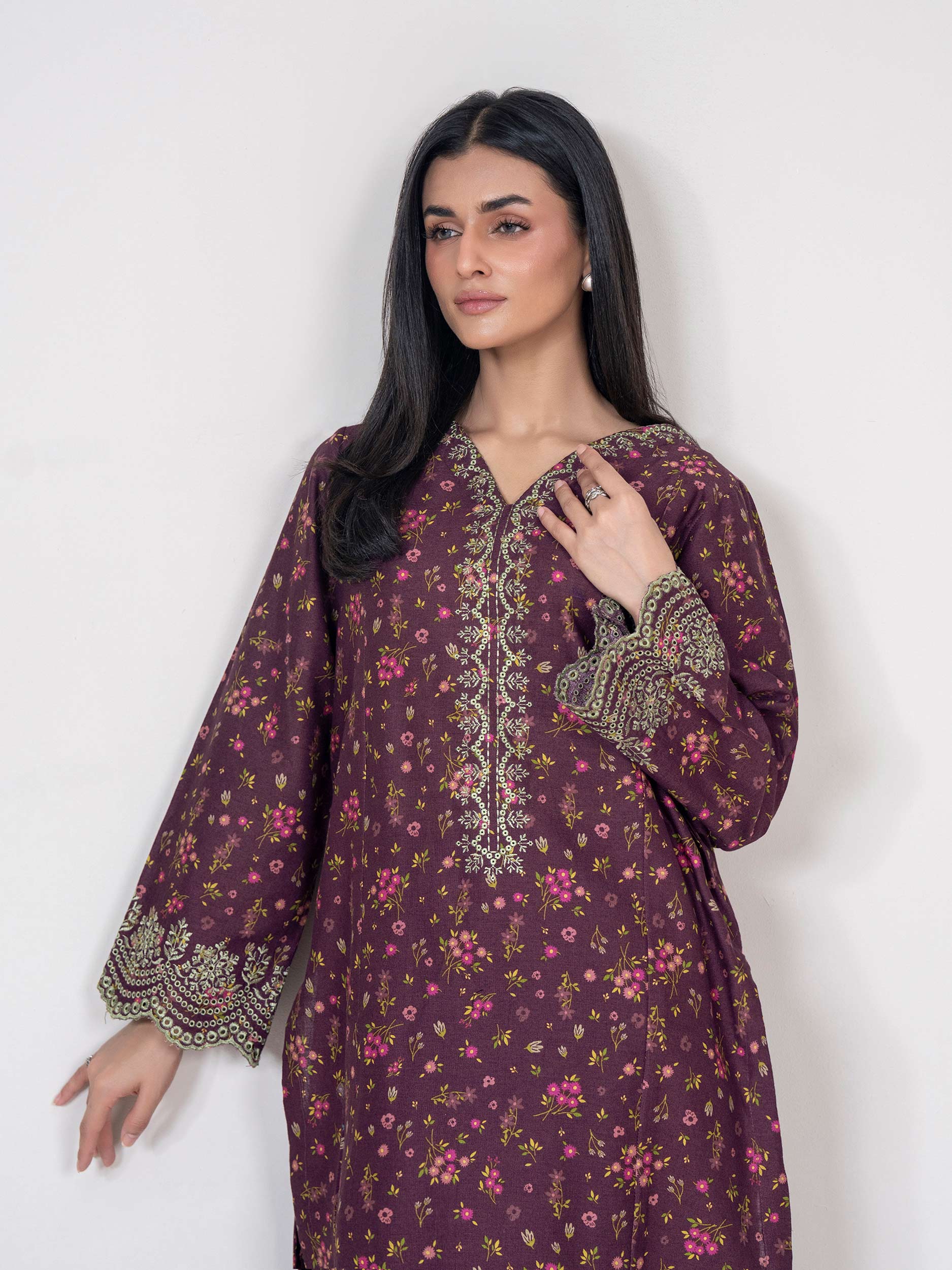 2 Piece Khaddar Suit- Embroidered (Pret)