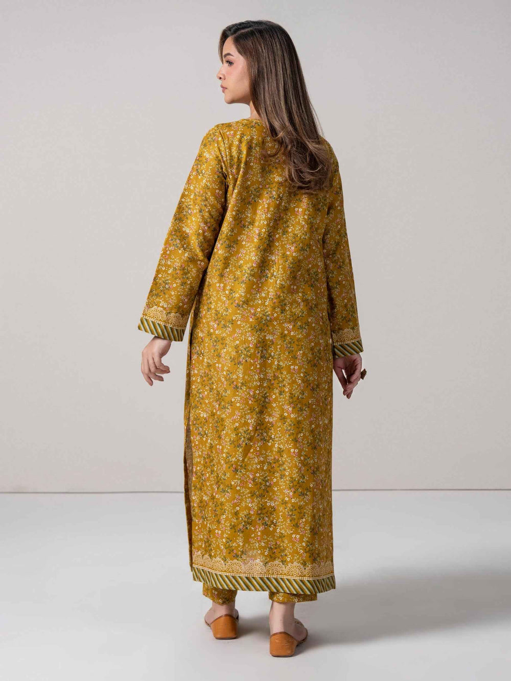 2 Piece Khaddar Suit- Embroidered (Pret)