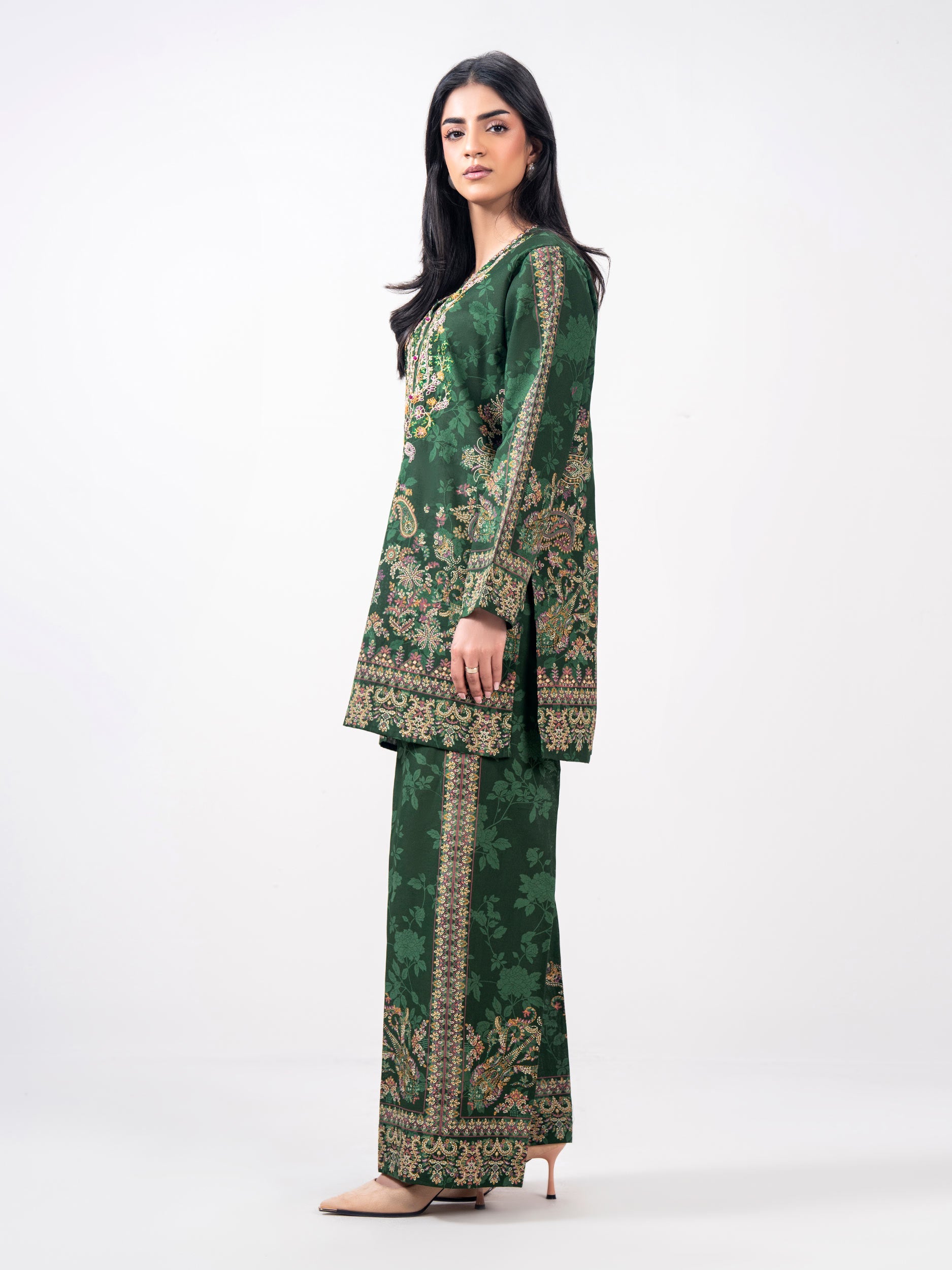 2 Piece Khaddar Suit- Embroidered (Pret)
