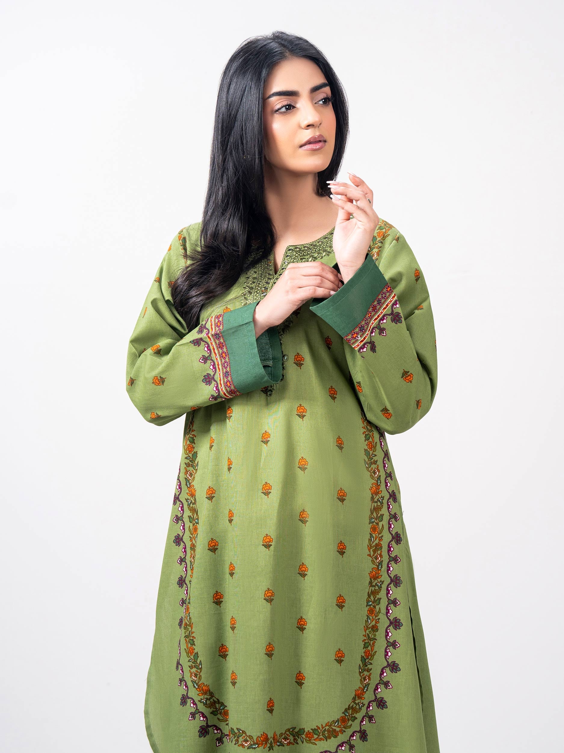2 Piece Khaddar Suit- Embroidered (Pret)