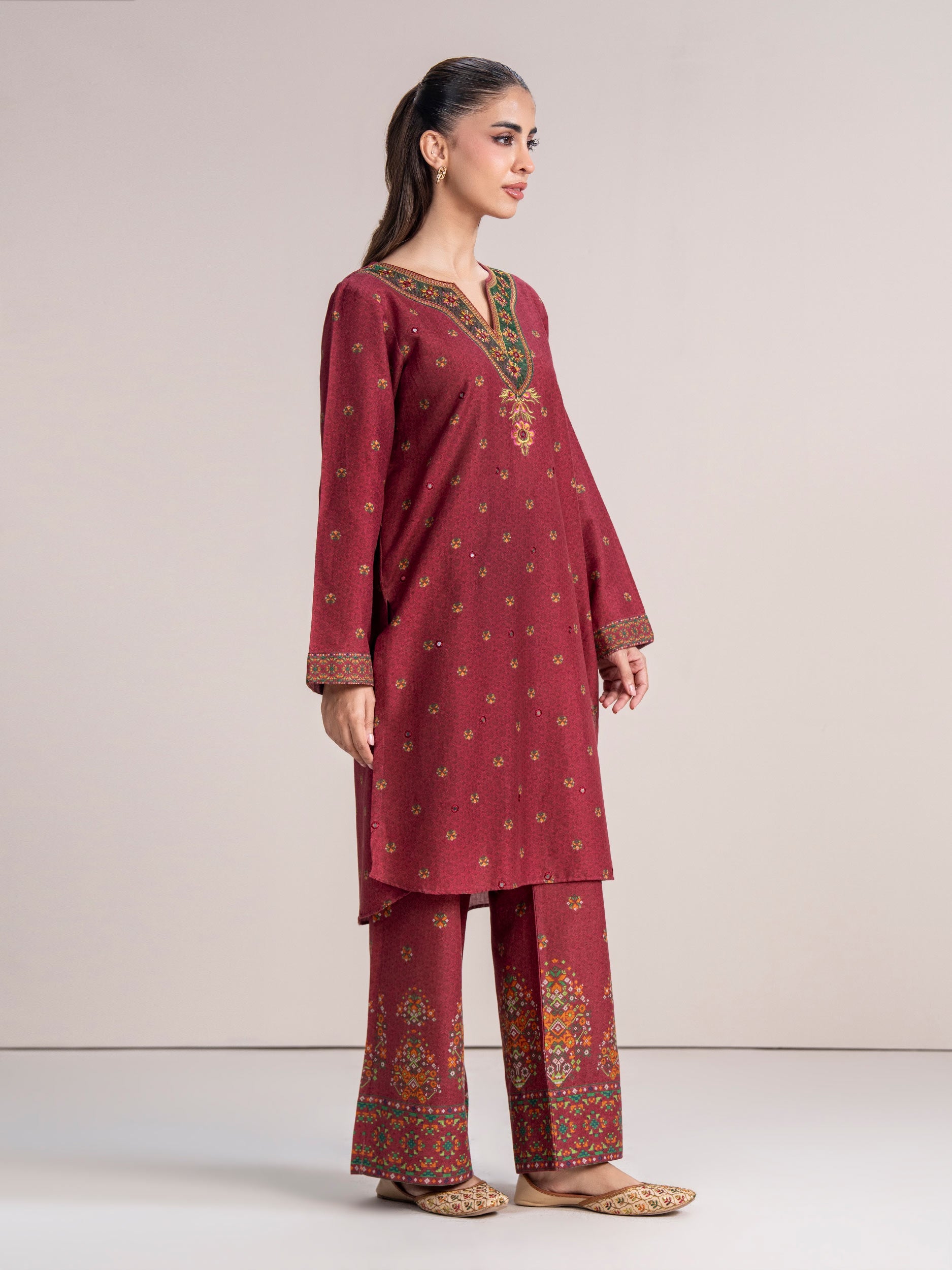 2 Piece Khaddar Suit- Embroidered (Pret)