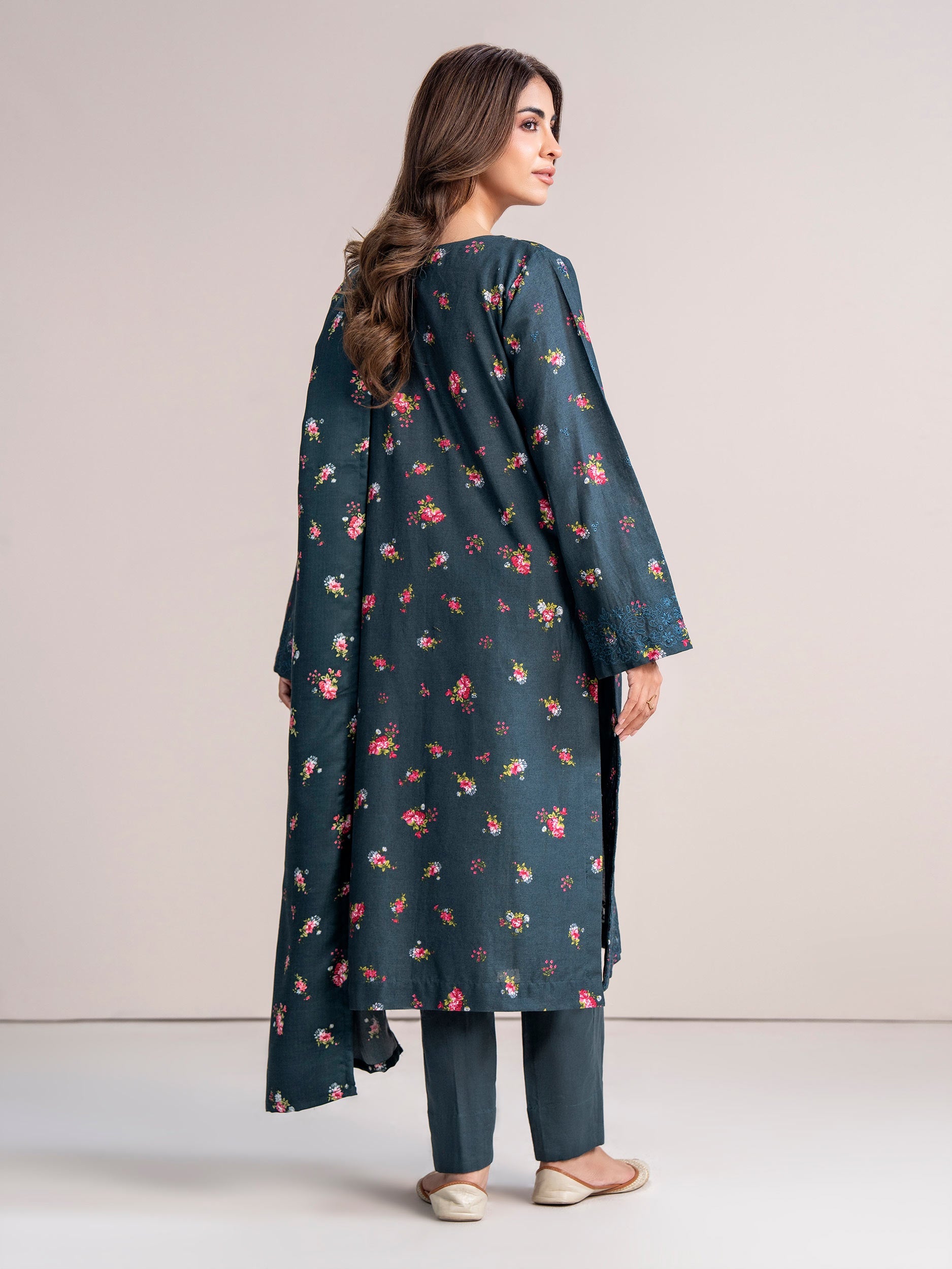 3 Piece Khaddar Suit- Embroidered (Pret)