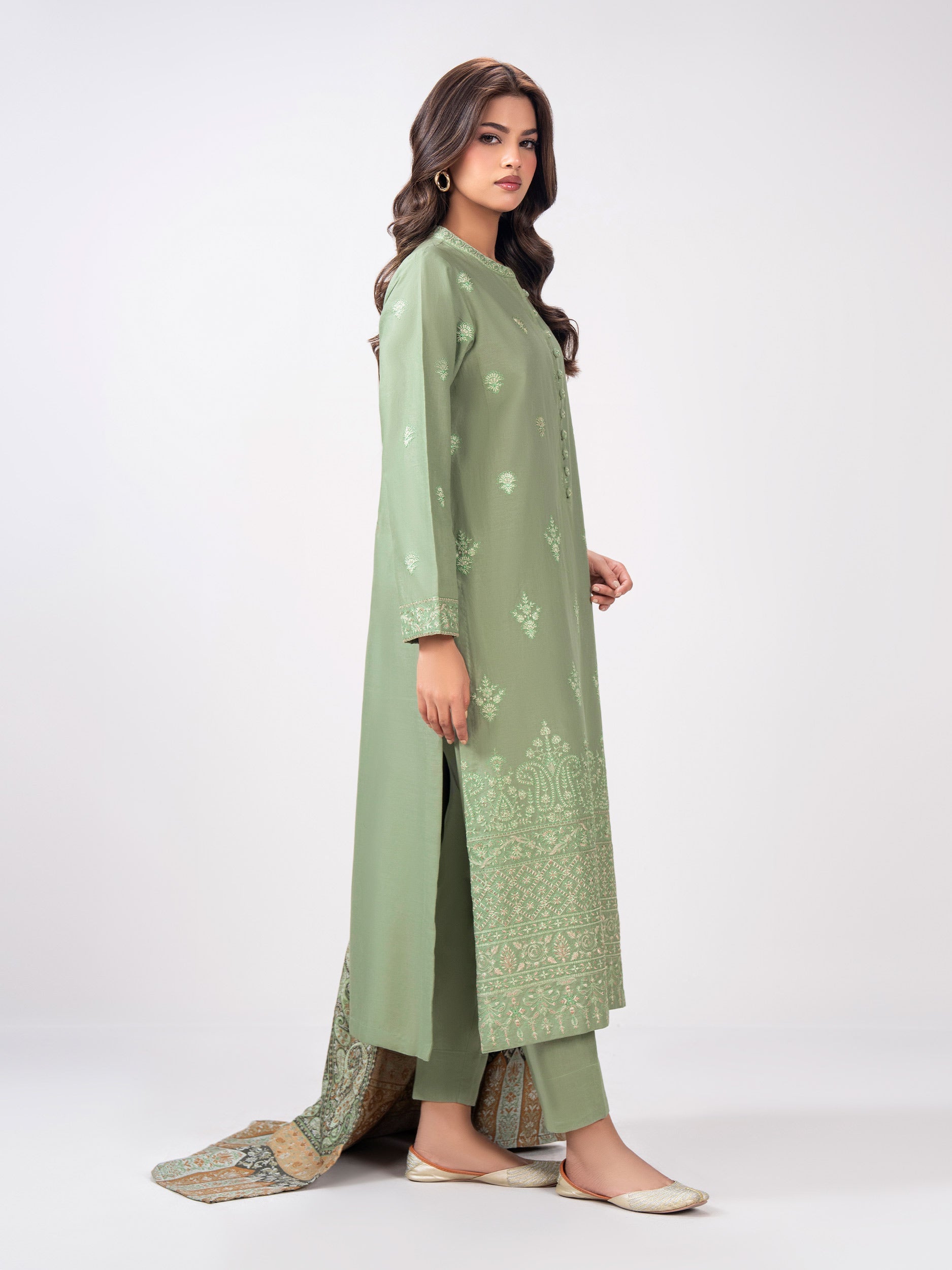 3 Piece Khaddar Suit- Embroidered (Pret)