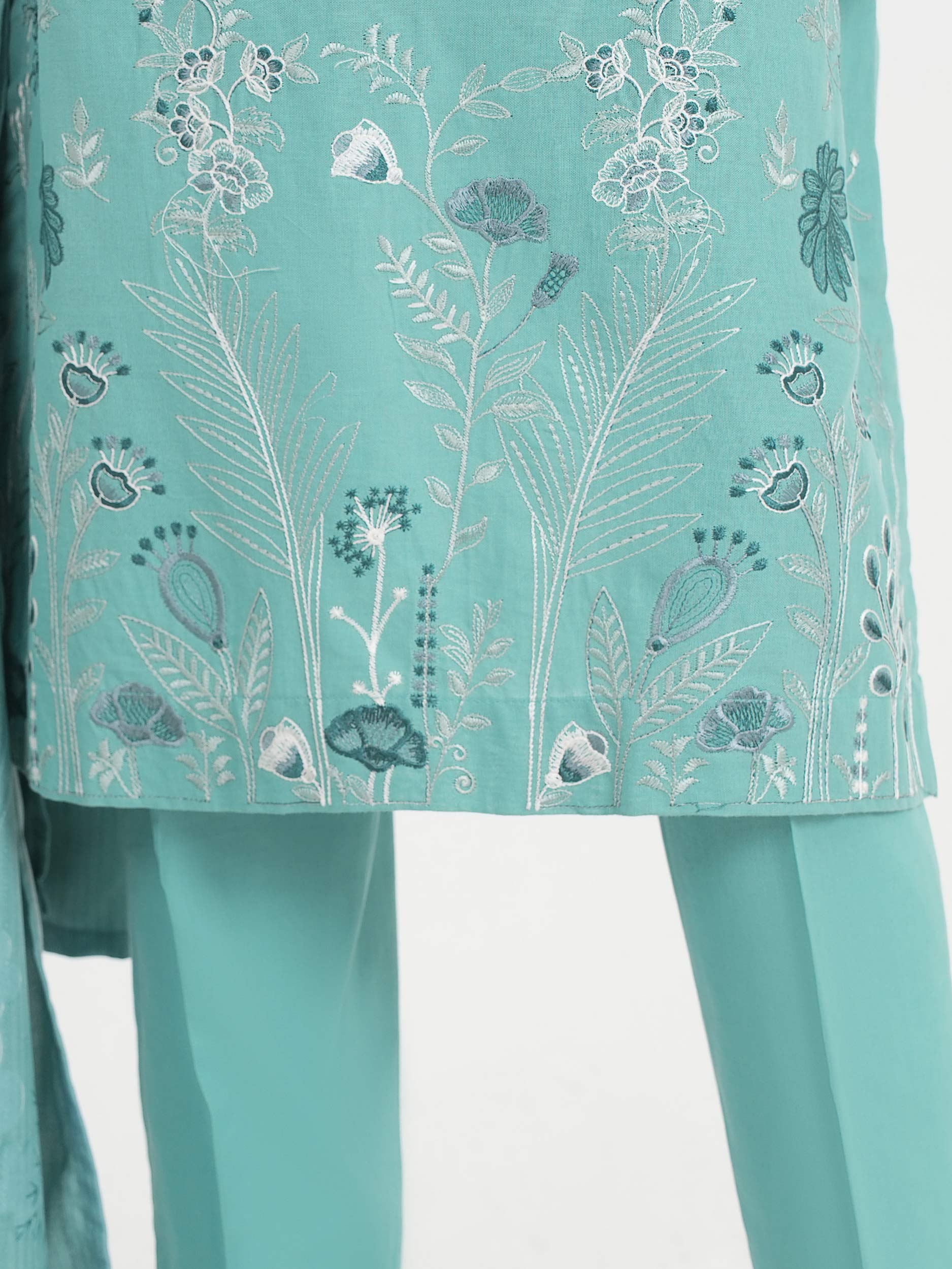 3 Piece Khaddar Suit- Embroidered (Pret)
