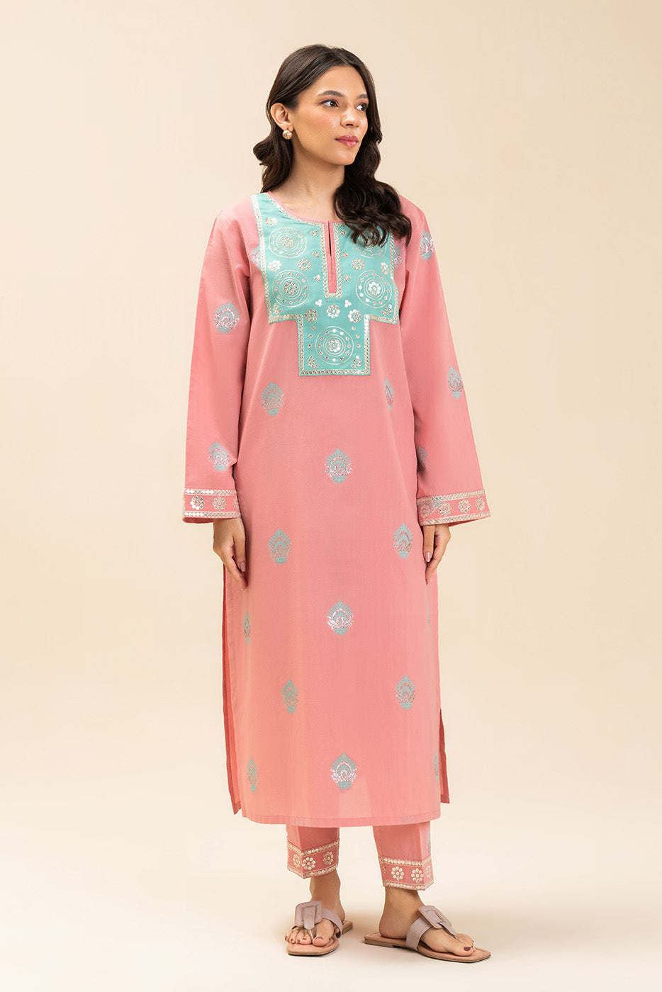 2 PIECE EMBROIDERED LUREX JACQUARD SUIT (PRET)