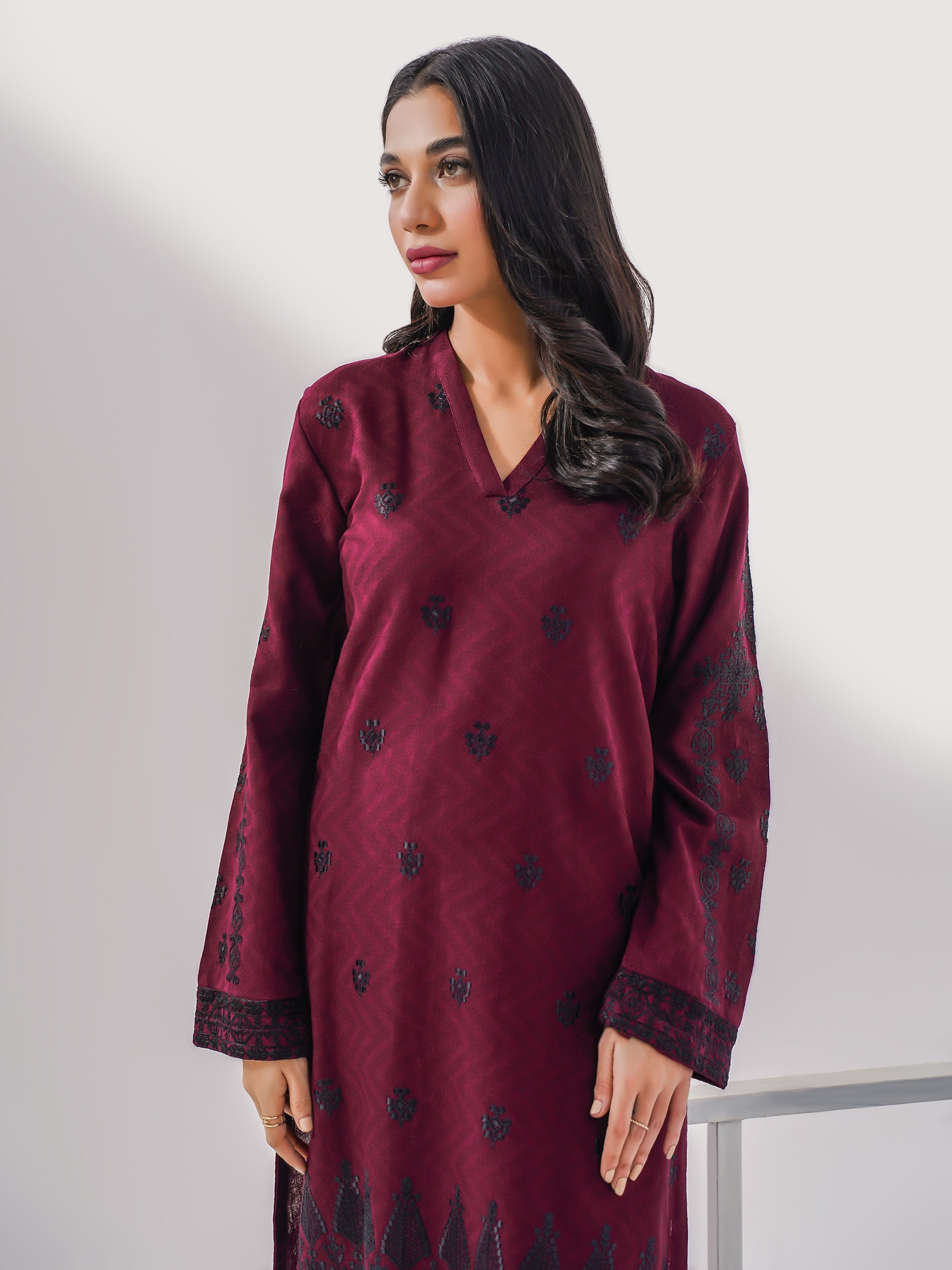 Slub Khaddar Shirt-Embroidered(Pret)