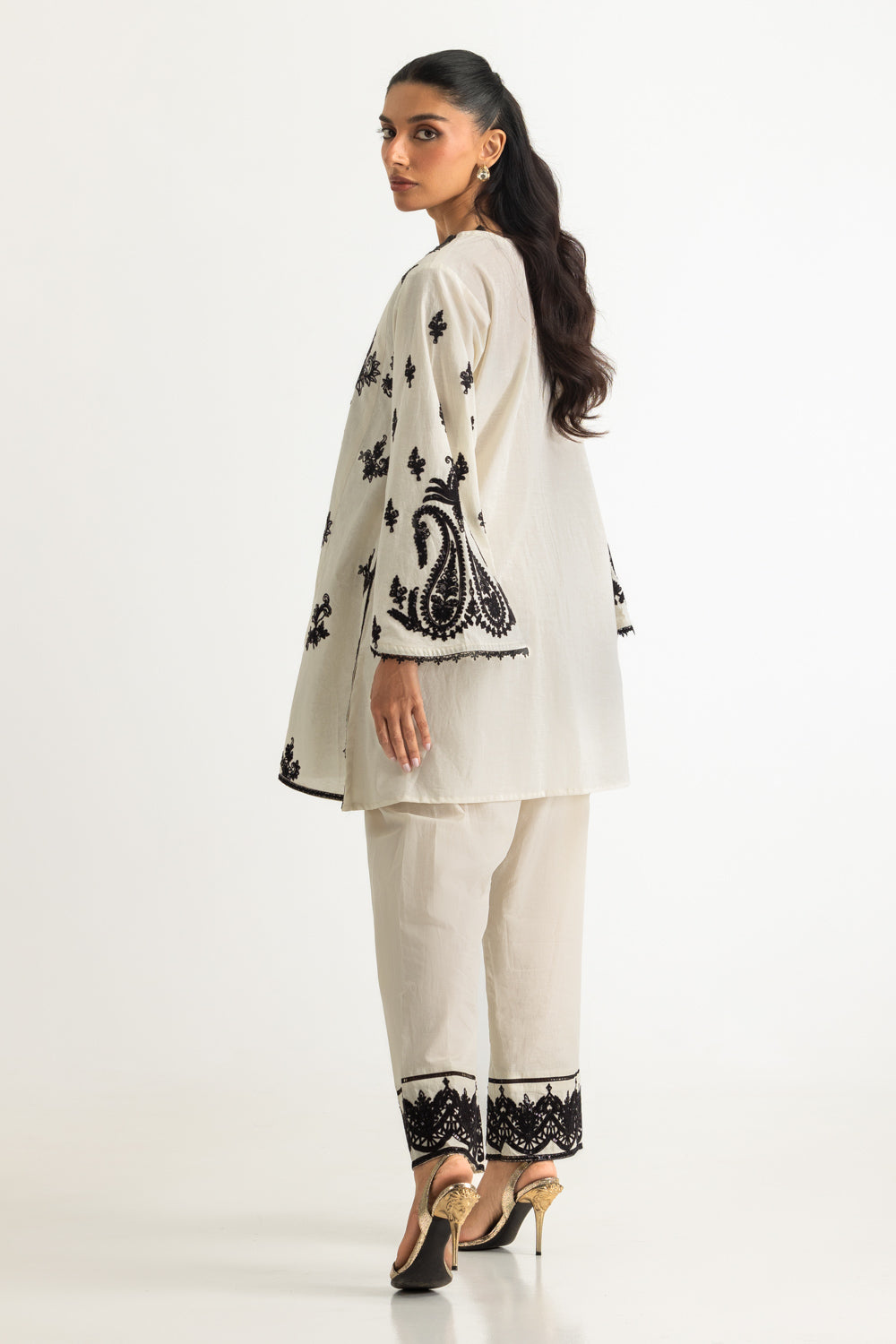 Karandi Embroidered Co-Ord Set