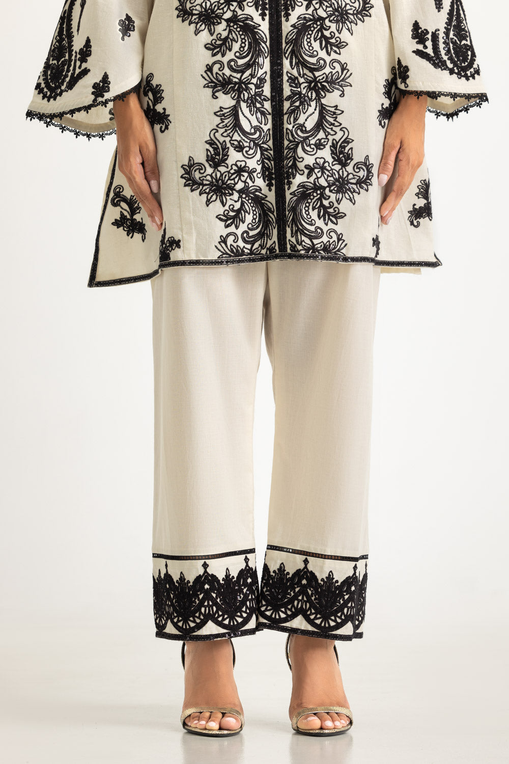 Karandi Embroidered Co-Ord Set