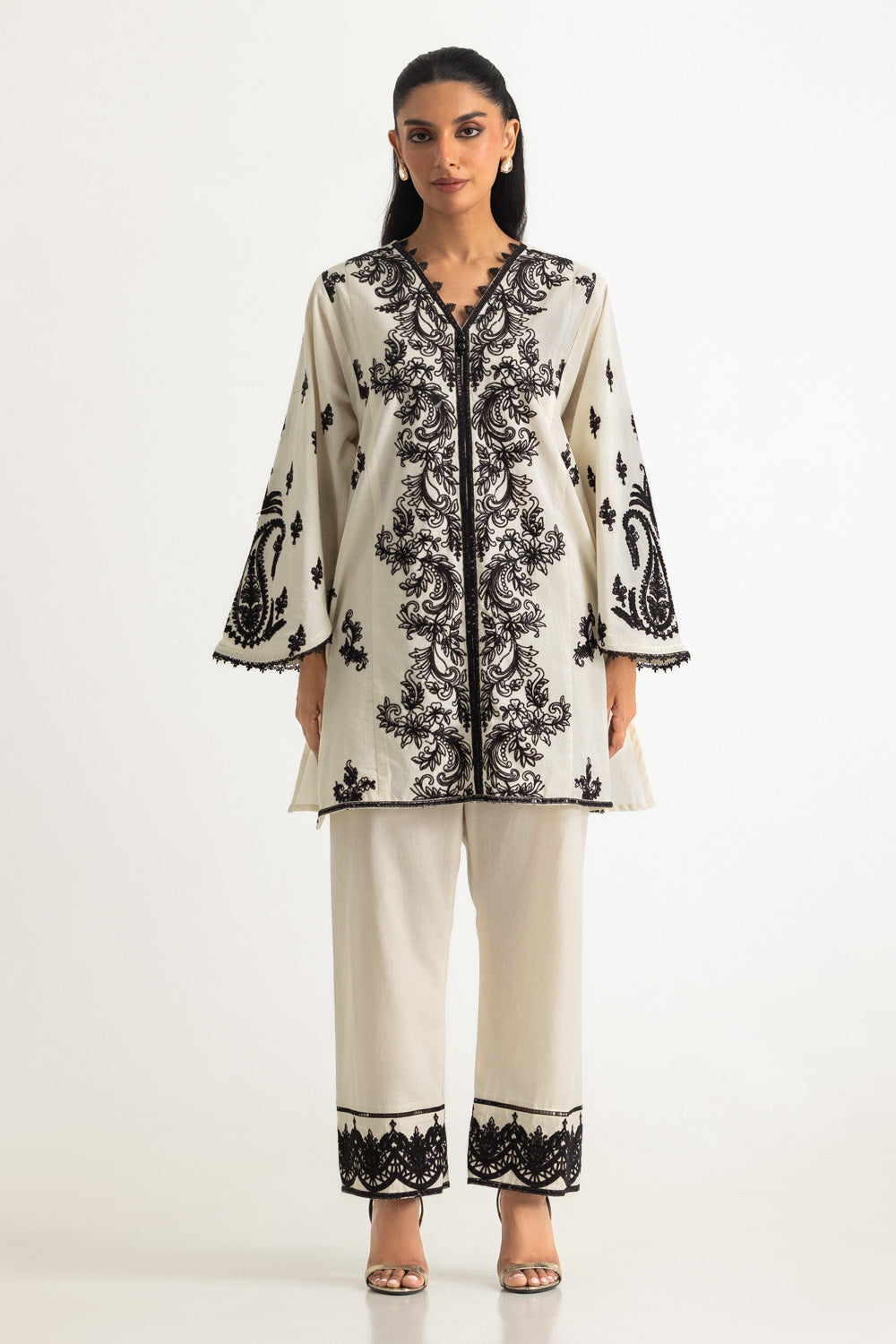 Karandi Embroidered Co-Ord Set