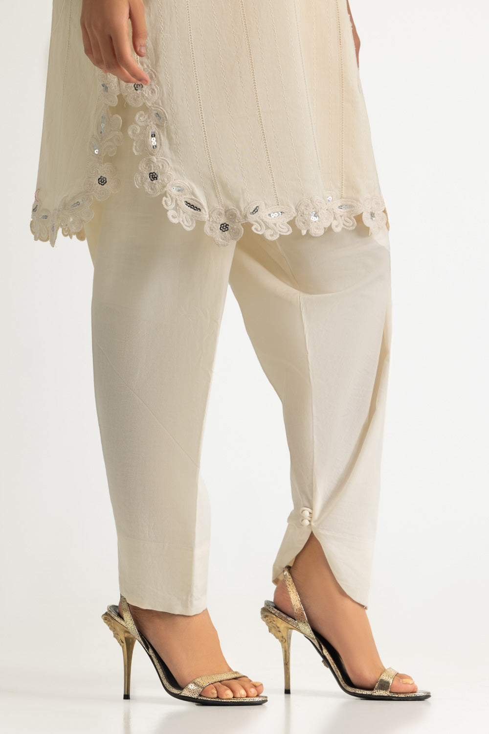 Leno kara Embroidered Shirt And Dyed Trouser