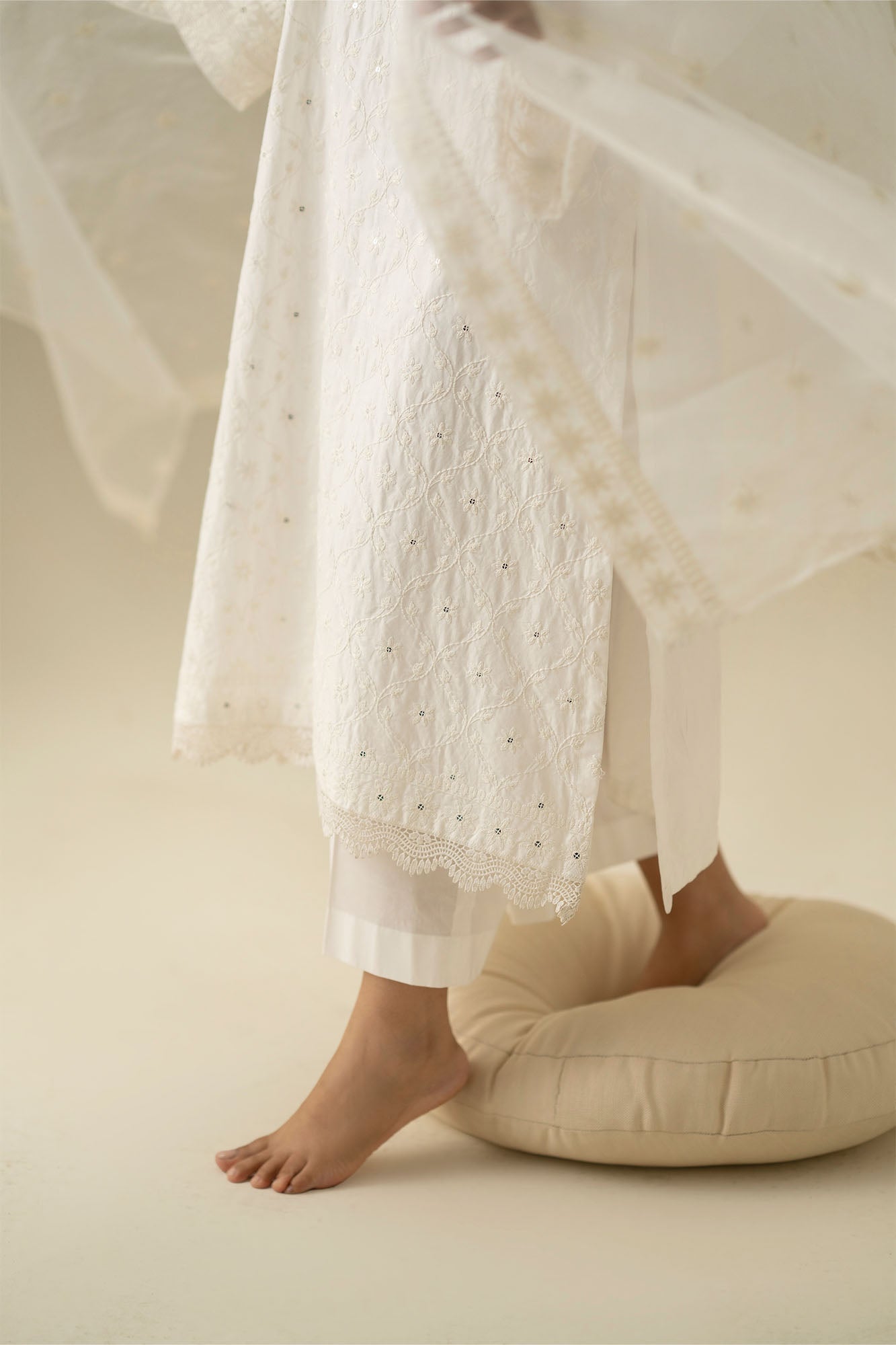 FLORAL WHITE-2PC (SHIRT & DUPATTA)