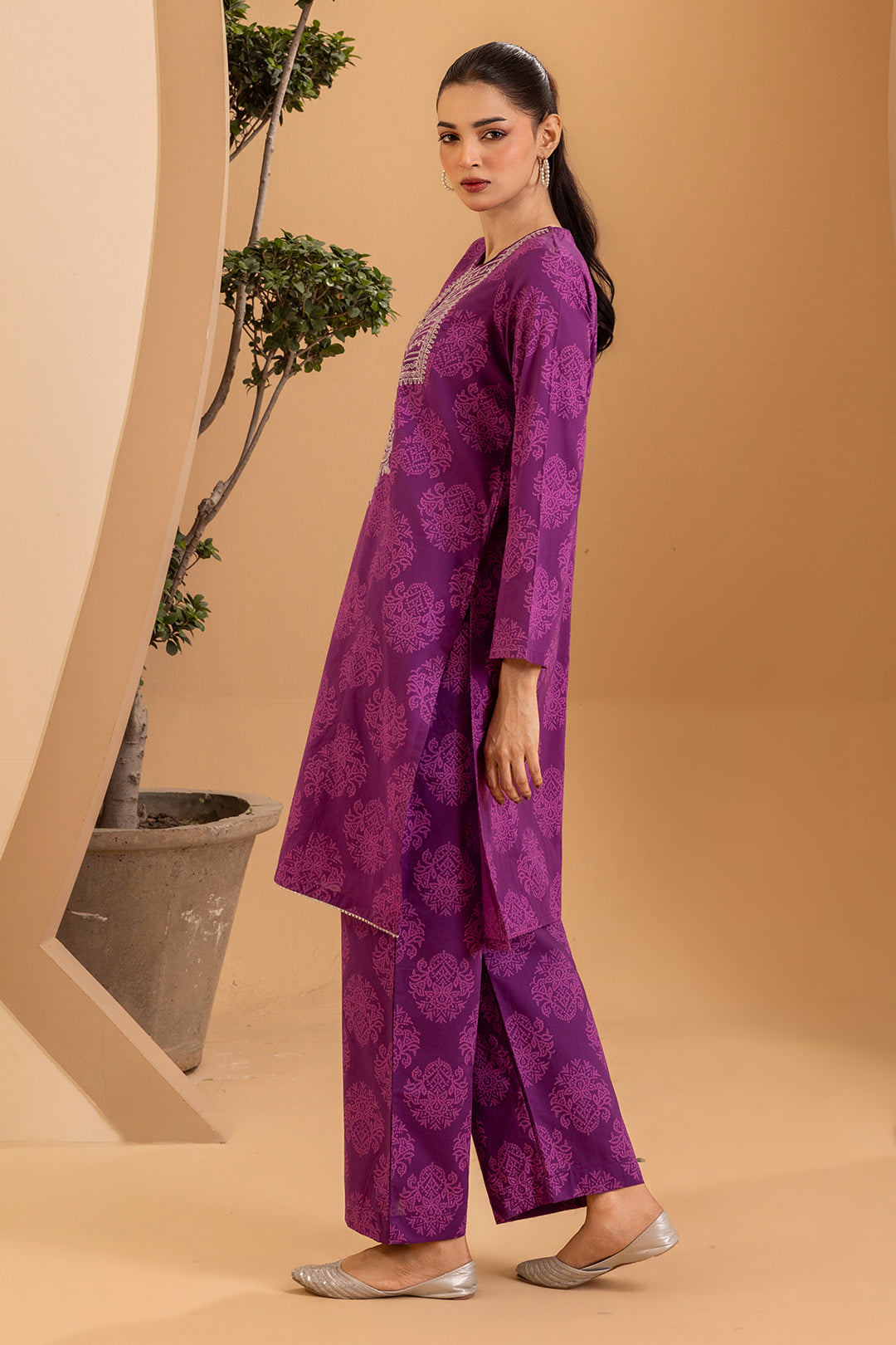 Embroidered Kurta Trouser - 1979