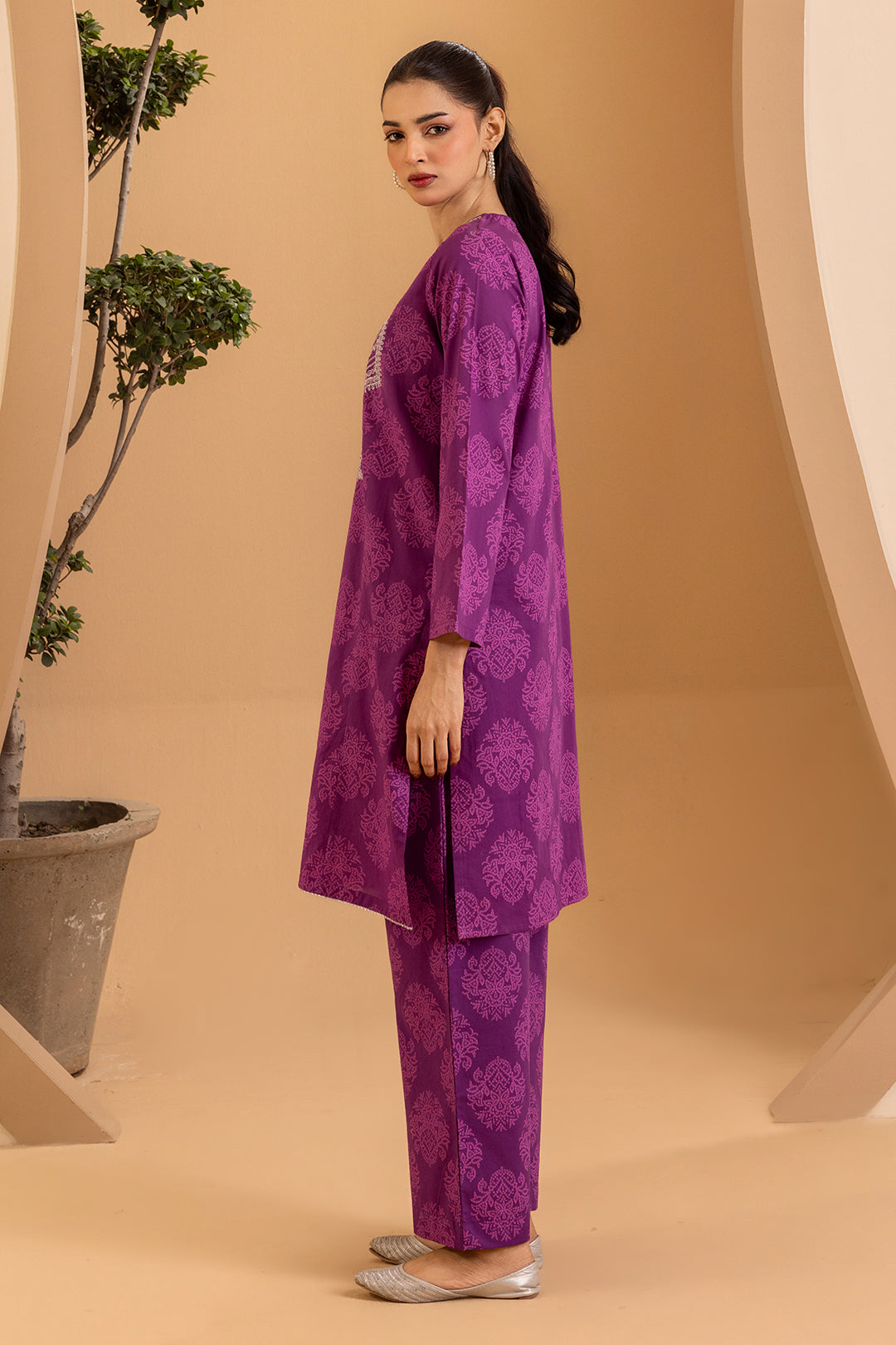 Embroidered Kurta Trouser - 1979