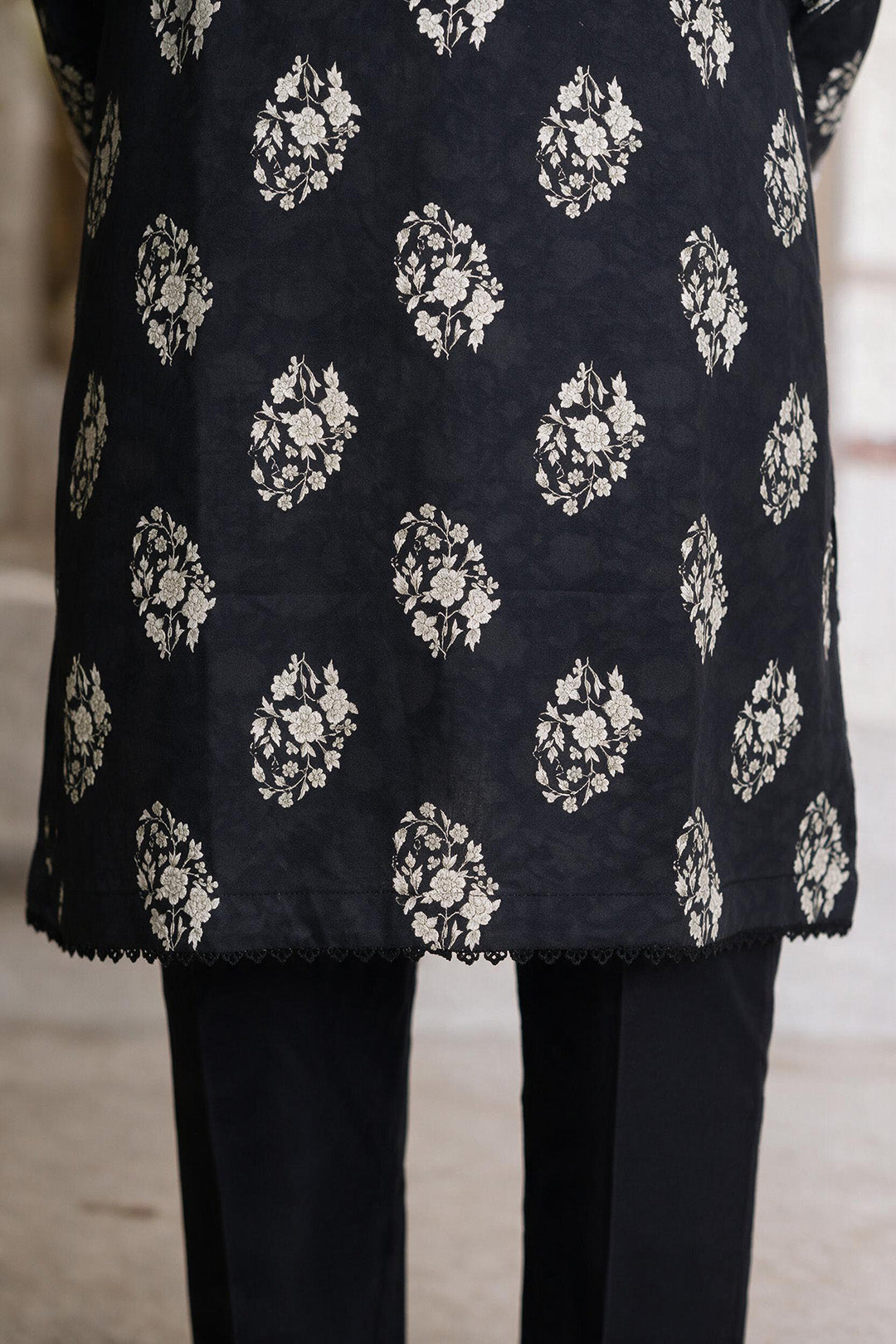 Embroidered Kurta Dupatta - 2925