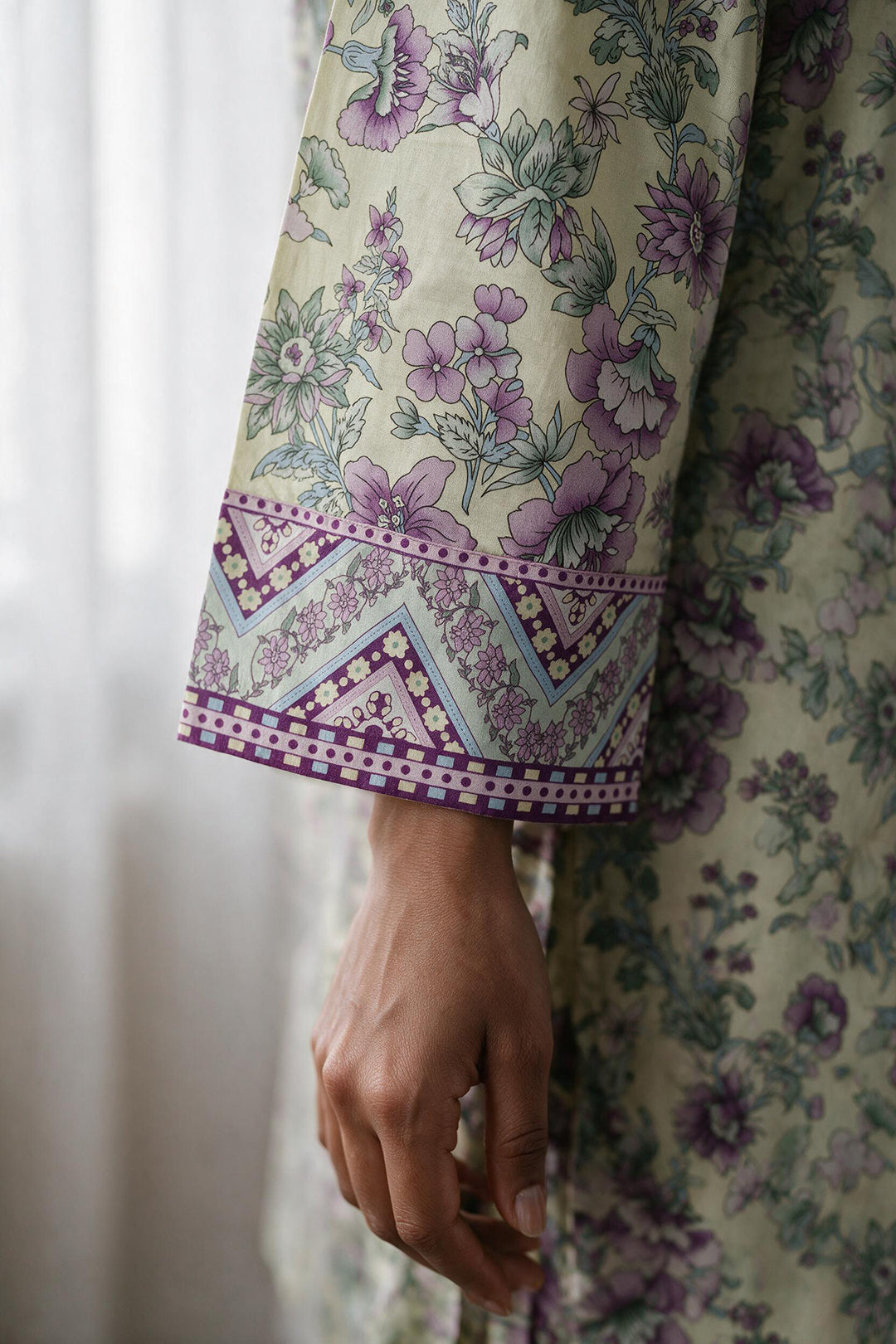 Embroidered Kurta Trouser - 3105