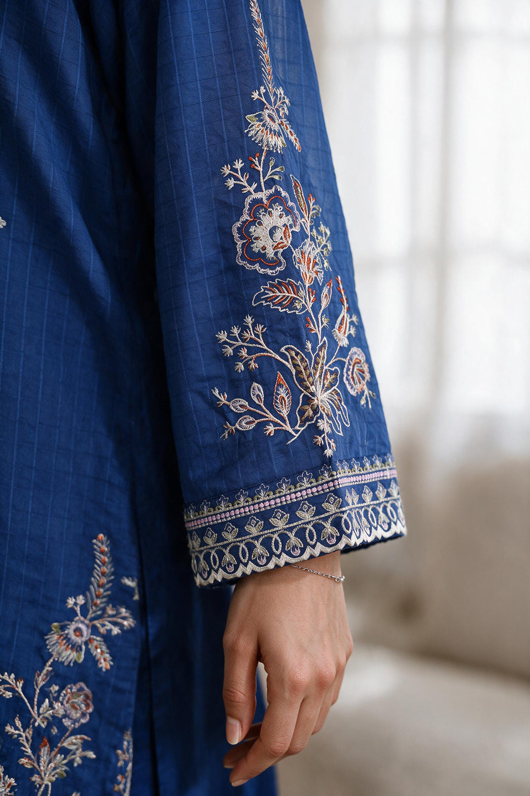 Embroidered Kurta Trouser - 3347