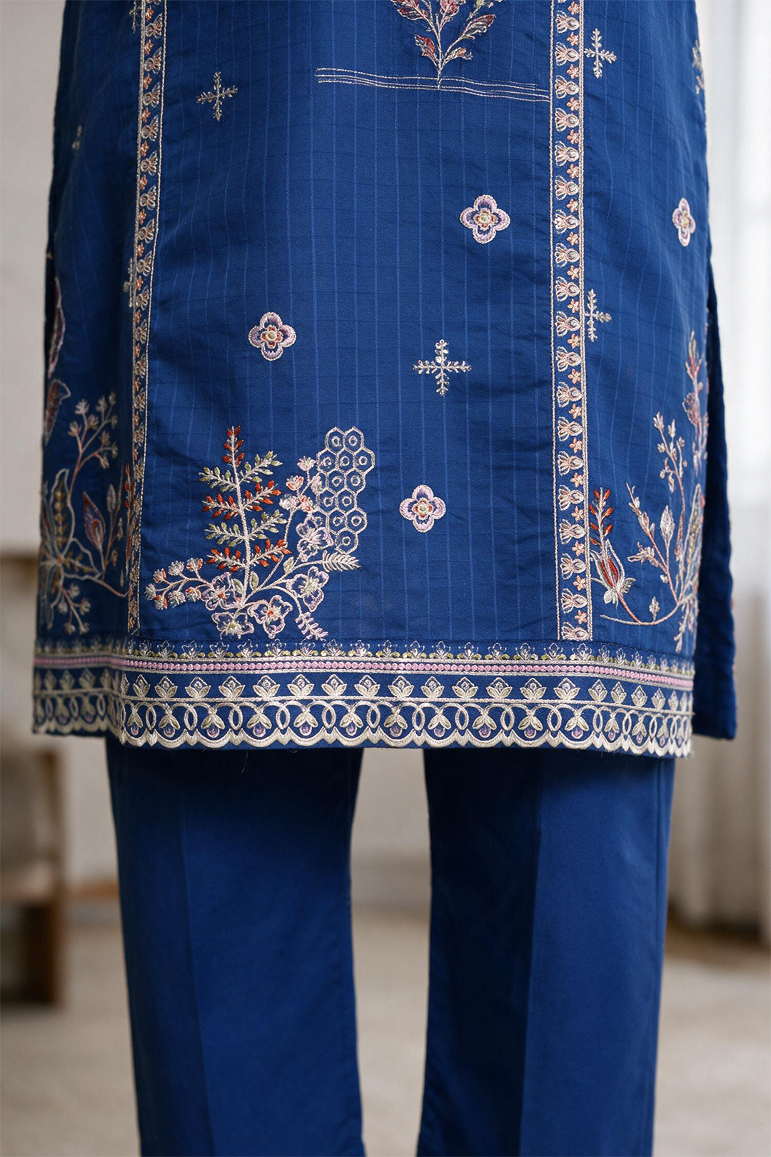 Embroidered Kurta Trouser - 3347