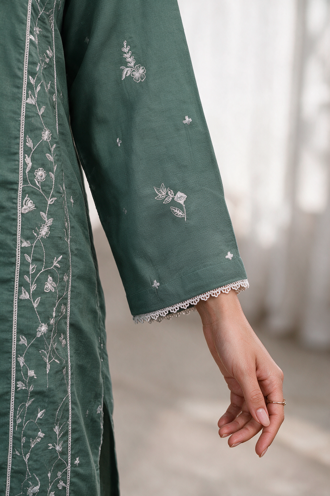 Embroidered Kurta Trouser - 3357