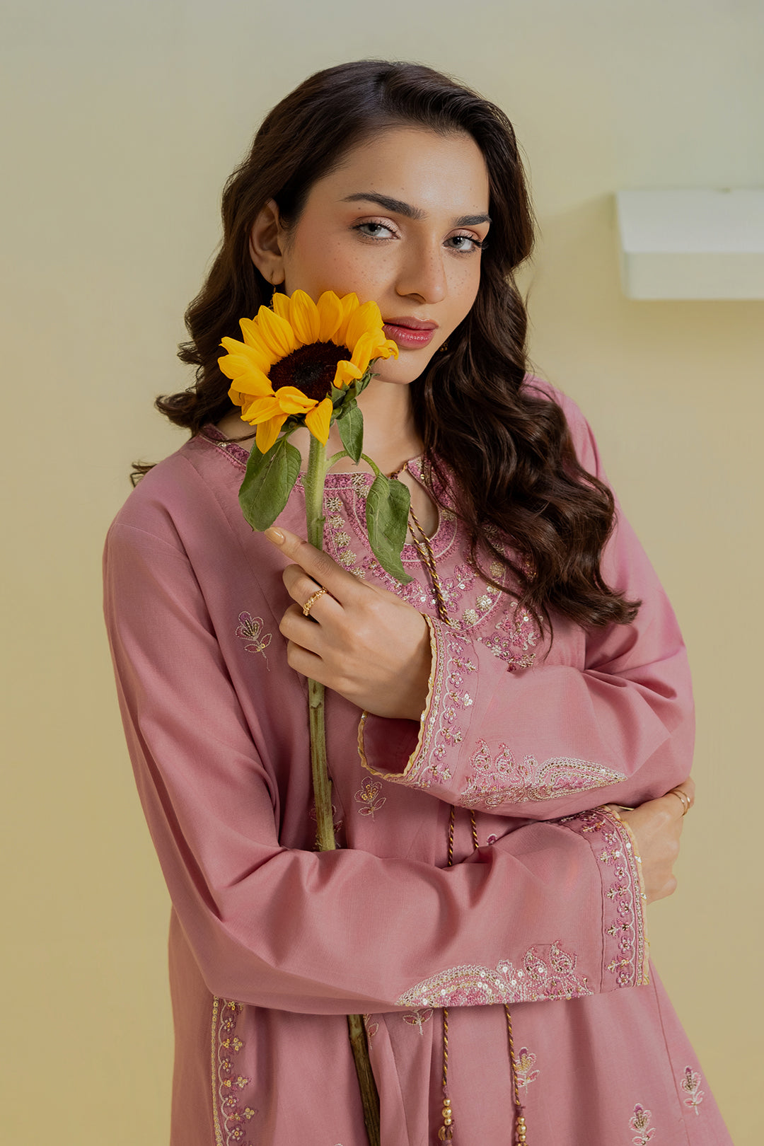 Embroidered Kurta Trouser - 2552