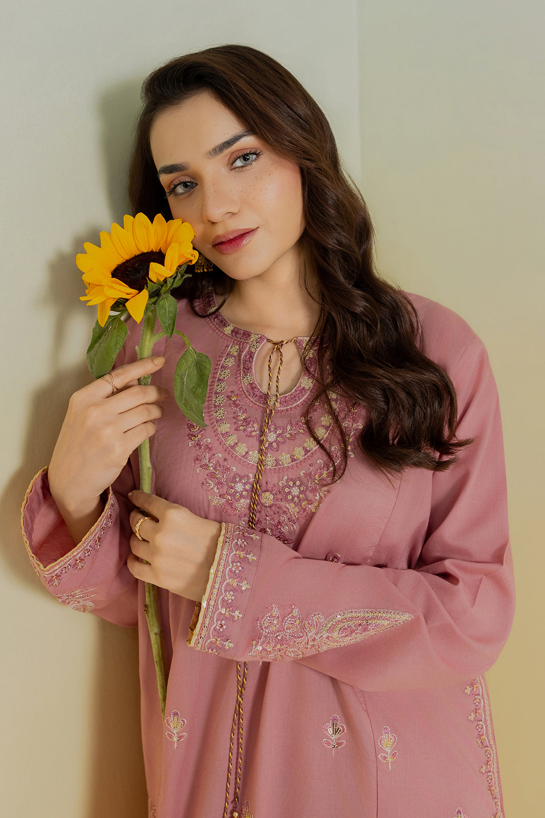 Embroidered Kurta Trouser - 2552