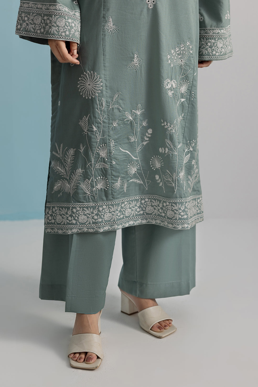 Embroidered Kurta Trouser - 2575