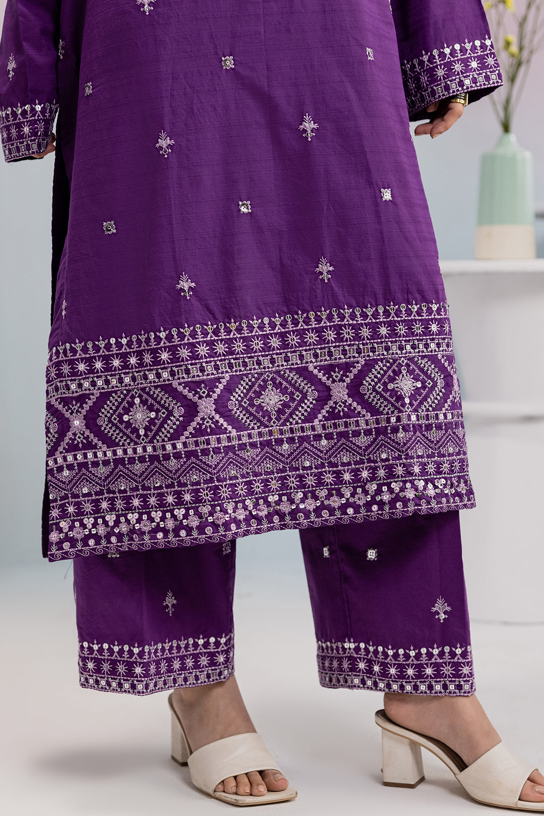 Embroidered Kurta Trouser - 2582